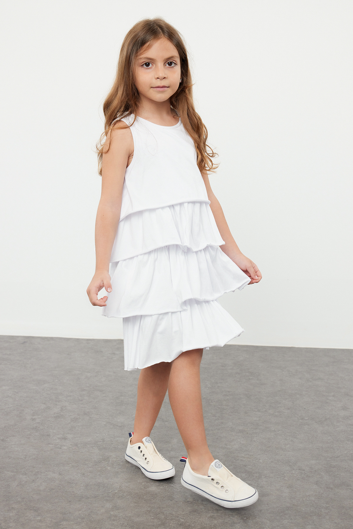 Trendyolmilla Kids Beyaz Kız Çocuk Fırfırlı Pamuklu Kolsuz Bisiklet Yaka Örme Elbise TKDSS24EL00001