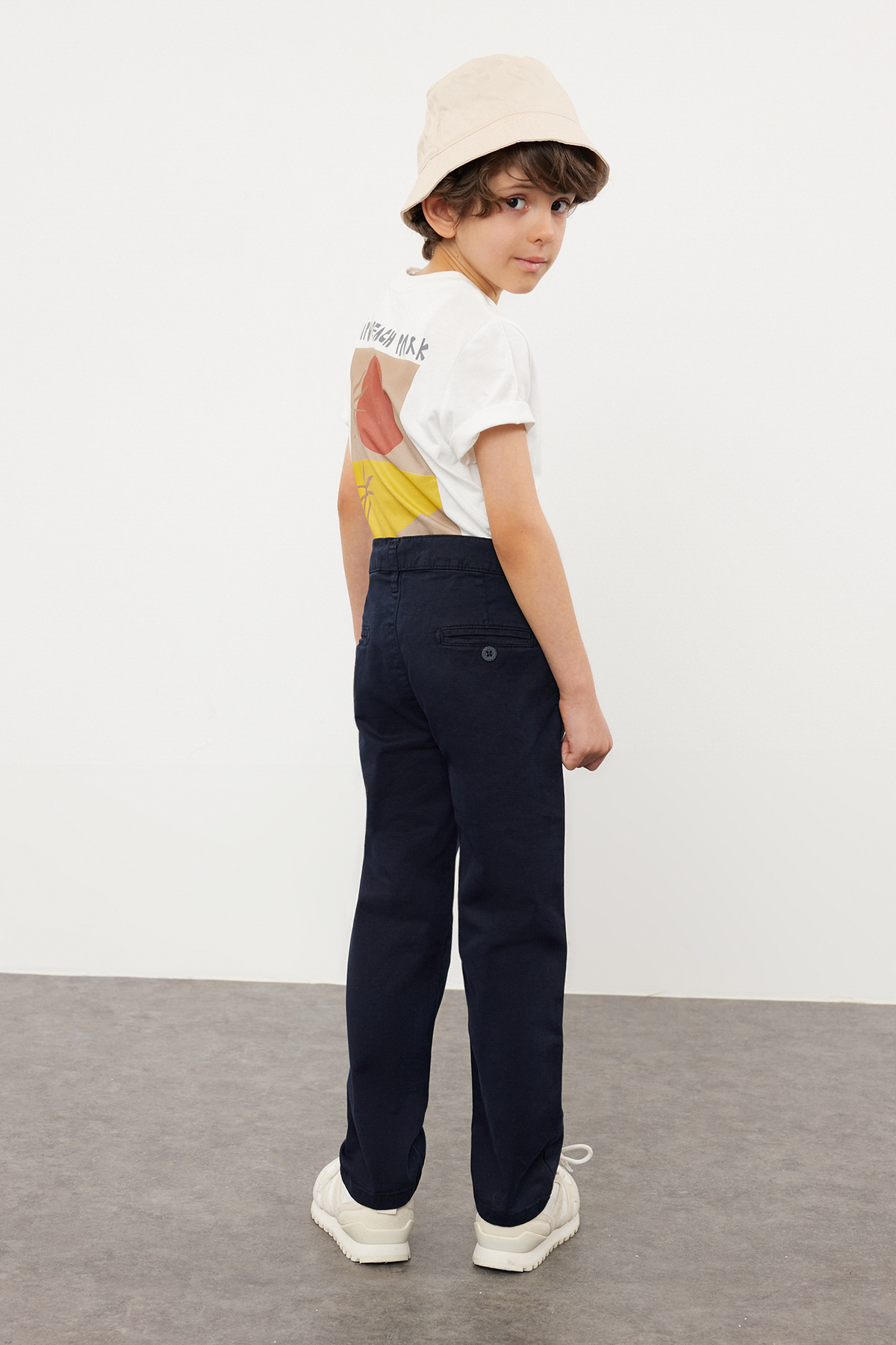 TRENDYOLKIDS-Fiú sötétkék chino nadrág - TKDSS24PL00006 normál szabású 3