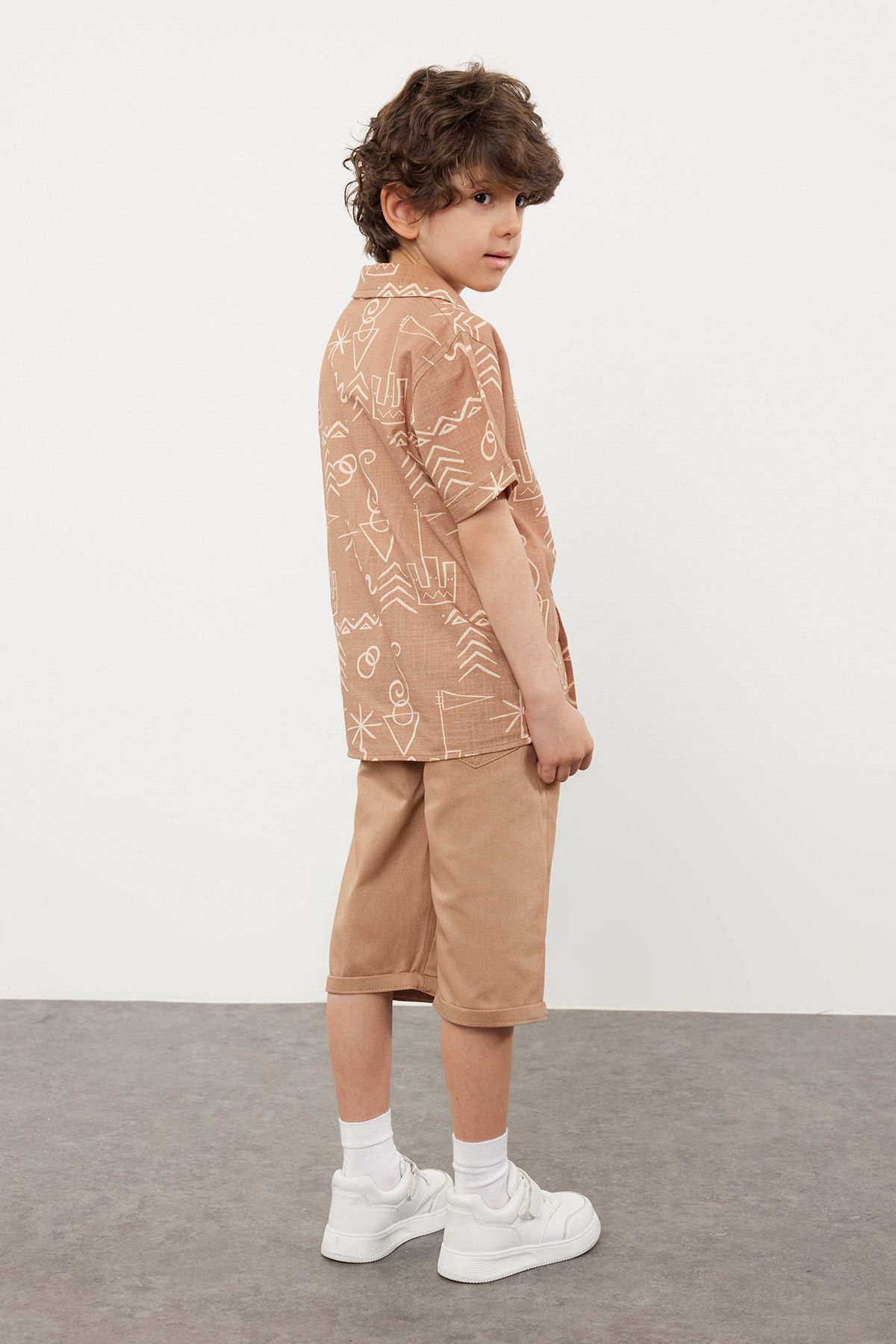 TRENDYOLKIDS-Tile Boy's Patterned 100 % Baumwolle gewebtes Hemd-Jeanshose-Unter-Ober-Set TKDSS24AU00002 2