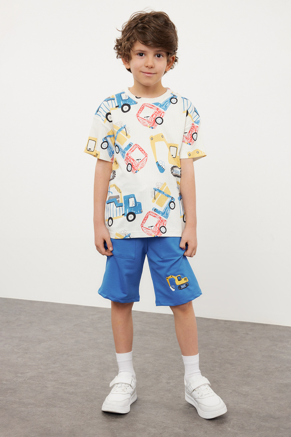 TRENDYOLKIDS-Boy's Cotton Car Print T-Shirt and Shorts Set - Ecru Tkdss24Au00026 1