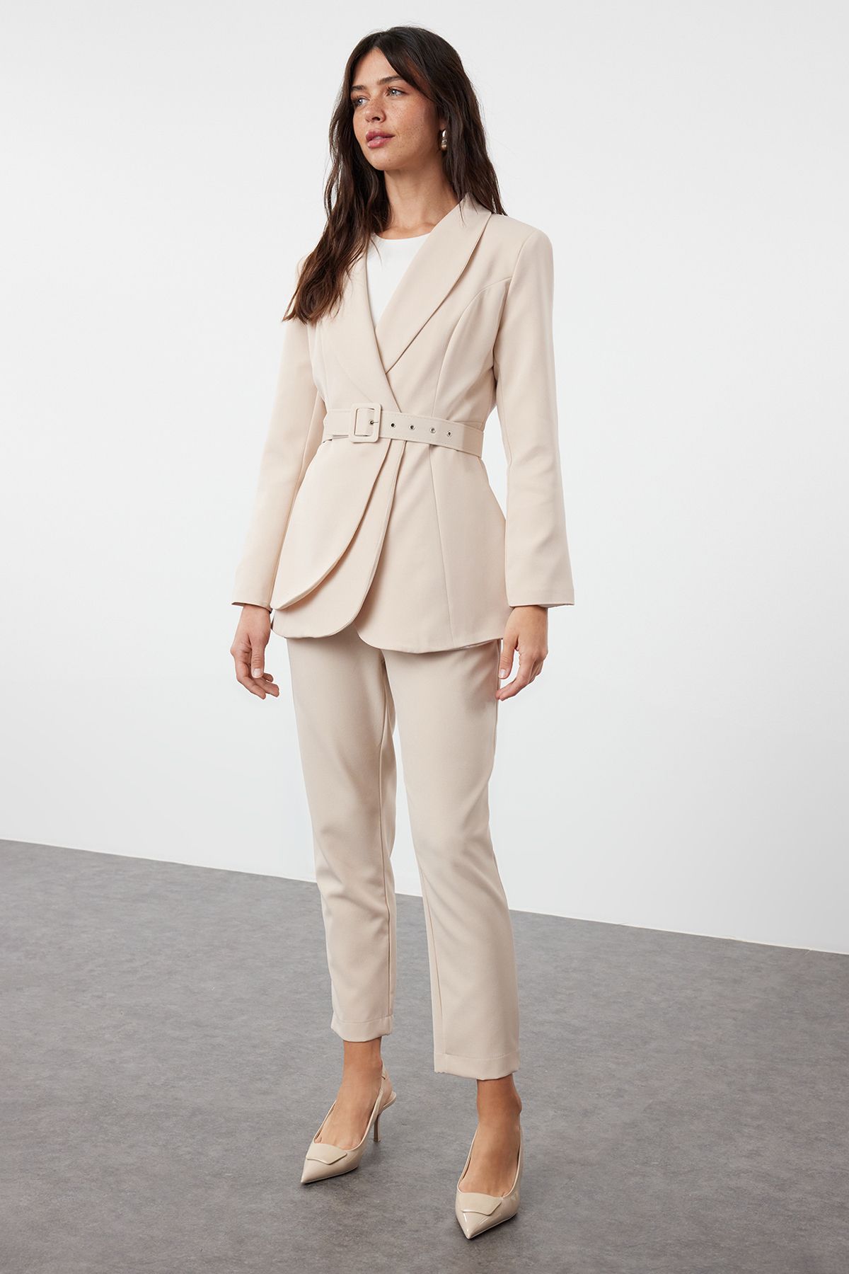 Trendyol Modest-Set aus Jacke, Hose und Oberteil mit gewölbtem Kreppfutter in Stein TCTSS24US00010 2