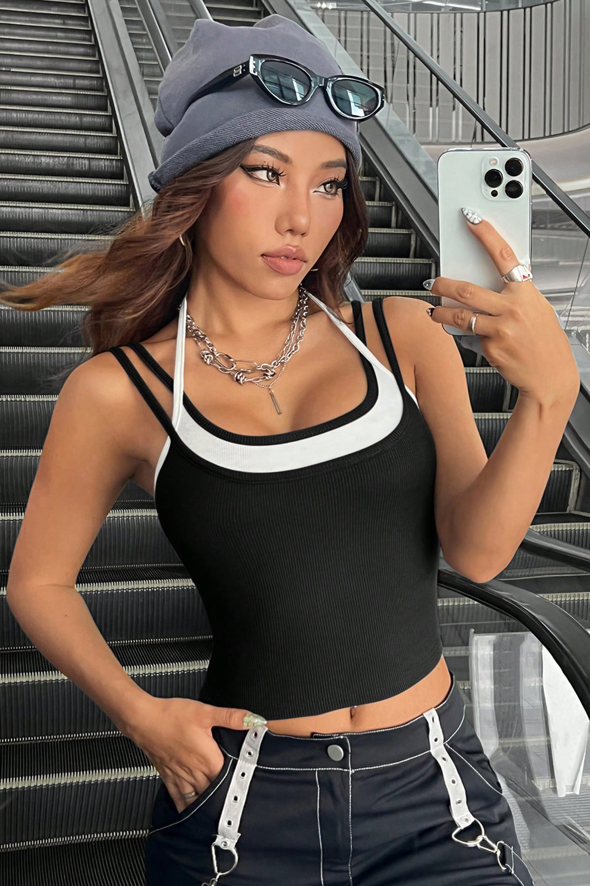 Imoda  Kadın Beyaz Siyah Çift Renk Çapraz Askılı Crop Top Bluz - Görsel 4