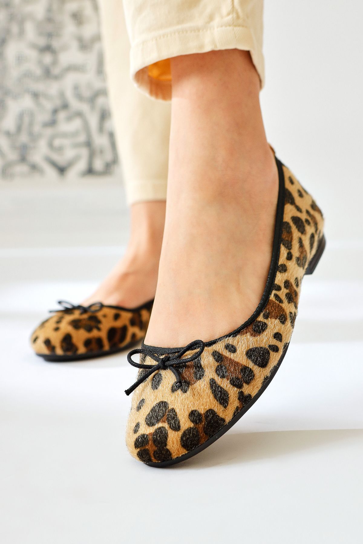 Limoya-Balerini Sille cu model leopard cu detaliu fundita cu pene 2