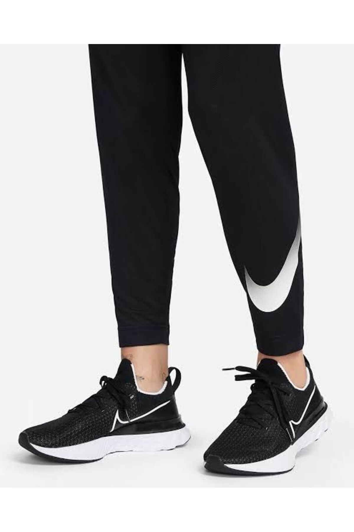 Nike free run sweatpants deals