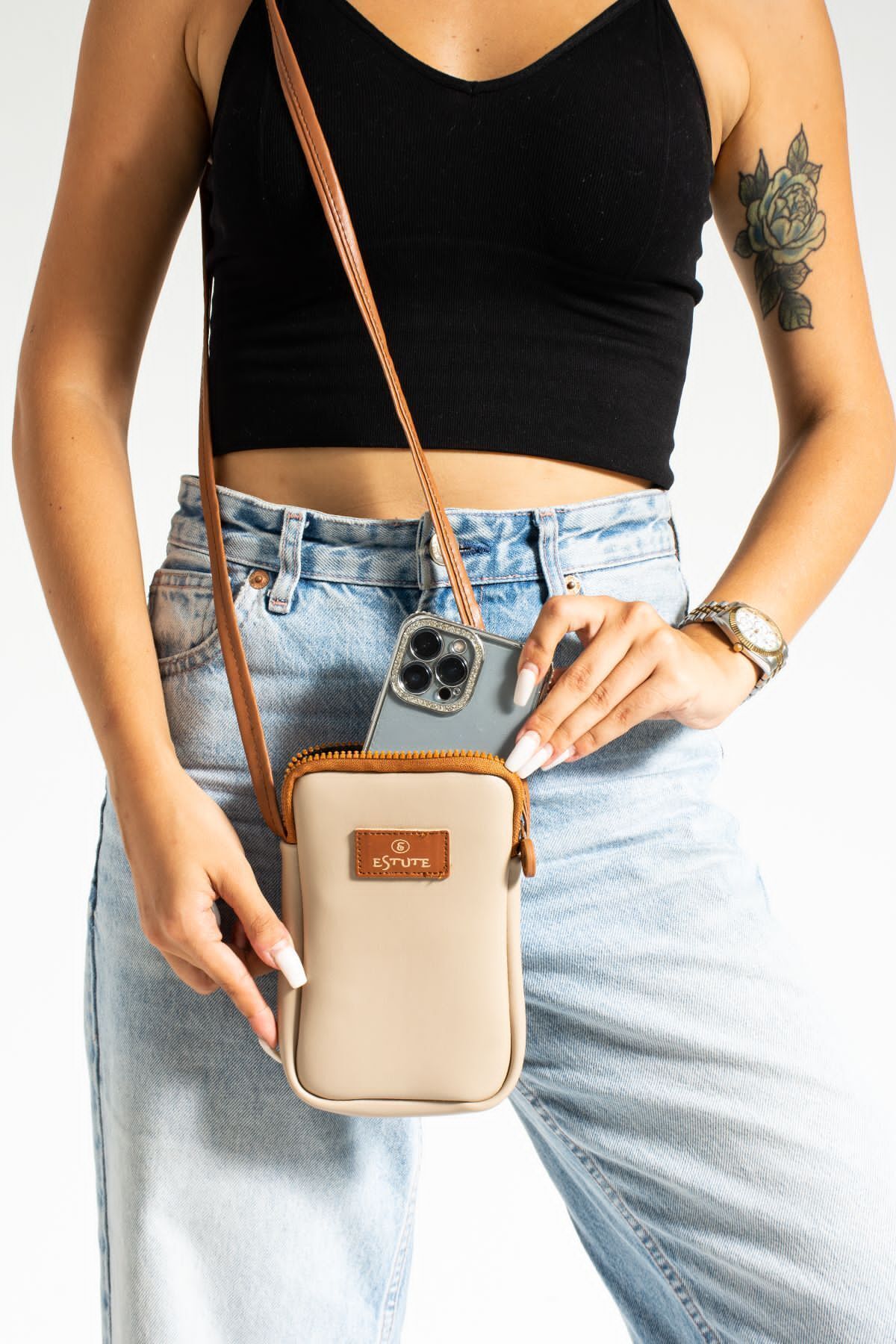 https://cdn.dsmcdn.com/ty1344/product/media/images/prod/QC/20240602/12/e910e888-2815-38b7-a357-26a877c7a631/1_org_zoom.jpg