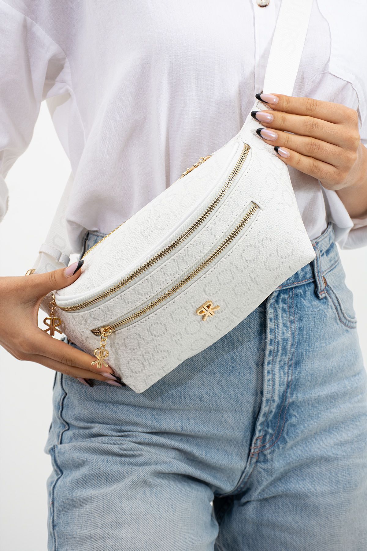 Polo Of Colors White 4 Eyes Women's Sports Bag with Gold Accessory