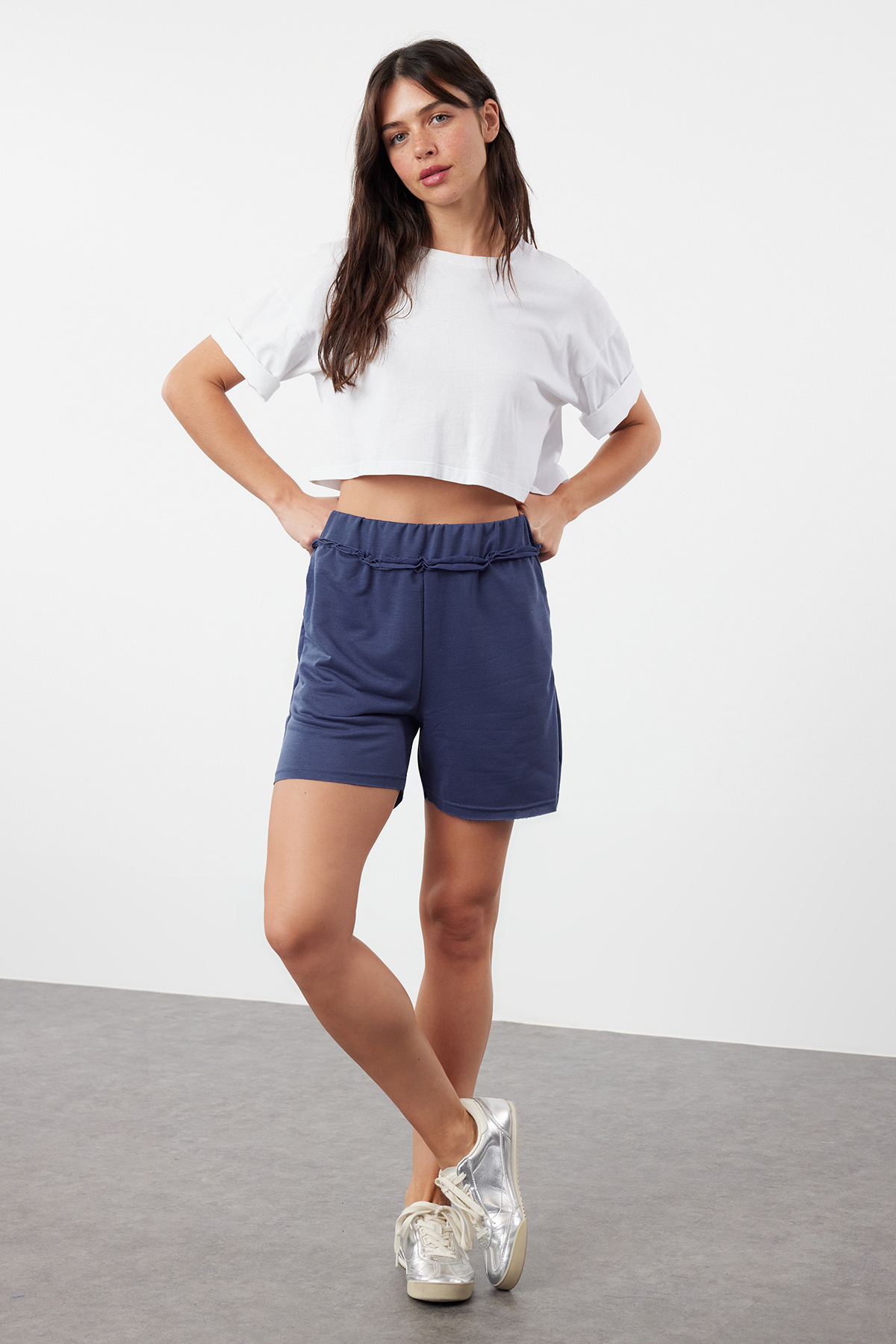 Trendyolmilla Indigo Yüksek Bel Cepli İnce Örme Şort & Bermuda TWOSS24SR00209
