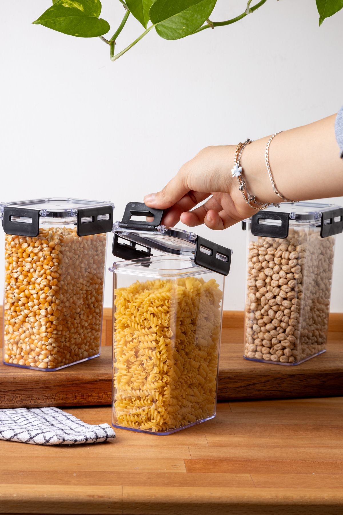 Nandy Home-1200Ml Set of 3 Rectangular Clear Storage Container with lock lid 4