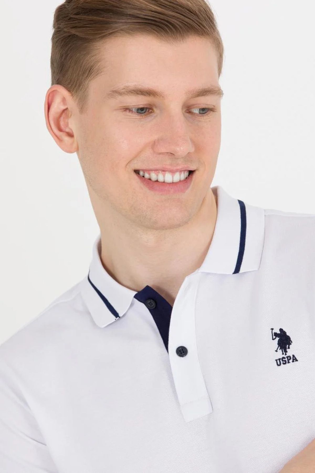 U.S. Polo Assn.-تي شيرت أبيض بياقة بولو بقصة ضيقة للرجال 2