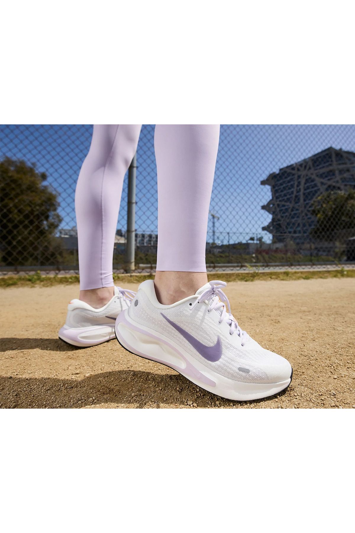 کفش دو و تمرین سفید زنانه W Journey Run اورجینال Nike