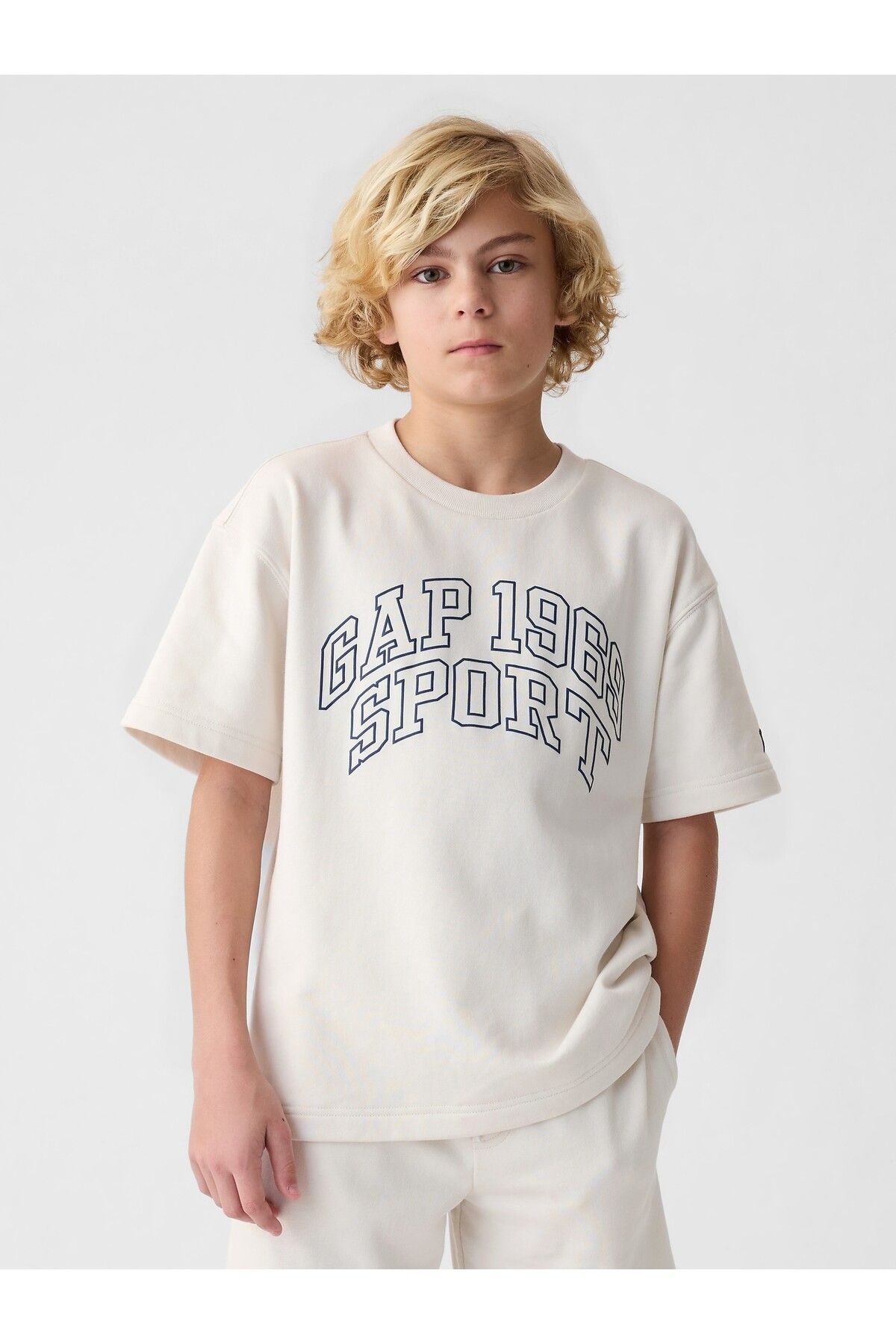 GAP Boy's Off-White Толстовка с короткими рукавами и логотипом Gap 432540