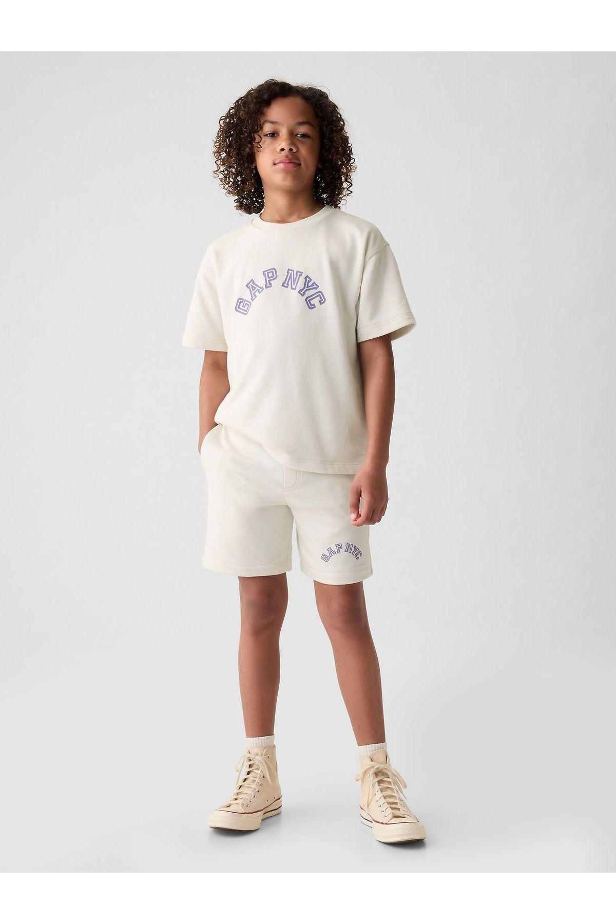 GAP Boy's Off-White Шорты с логотипом Gap Arch 876894