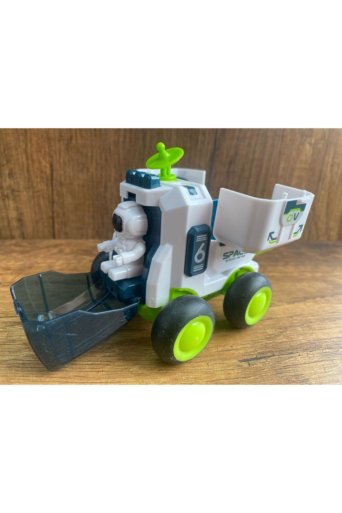 scntoys UZAY MEKİĞİ UZAY ARACI ASTRONOT KAPILARI AÇILIR OYUNCAK