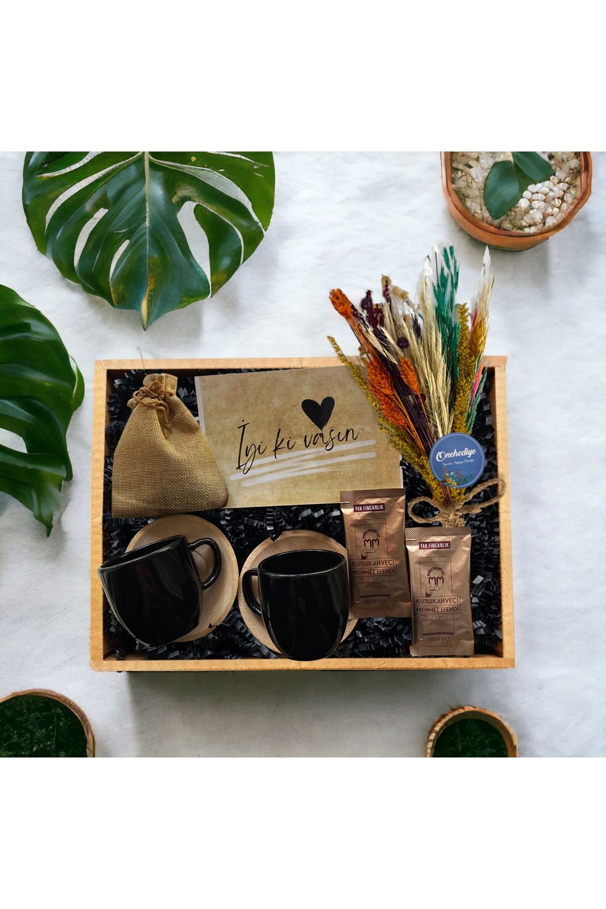 onehediye Iyi Ki Varsın Hediye Kartlı Siyah Fincan Takımı Çiçek Kahve Lokum Hediye Kutusu
