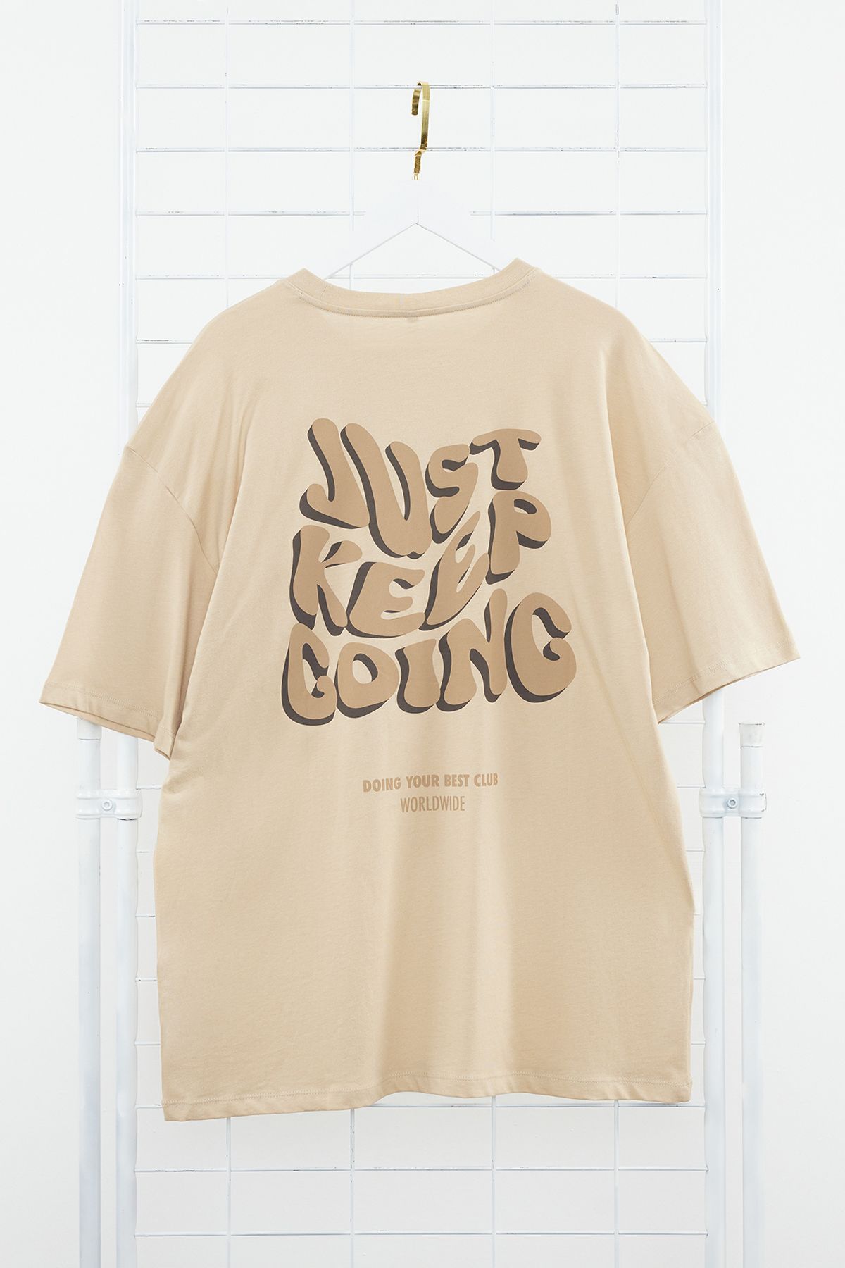 Trendyol Collection-100% organiczna bawełna OverSize Camel T-shirt - SuSTainable Printed TMNSS24TS00171 1
