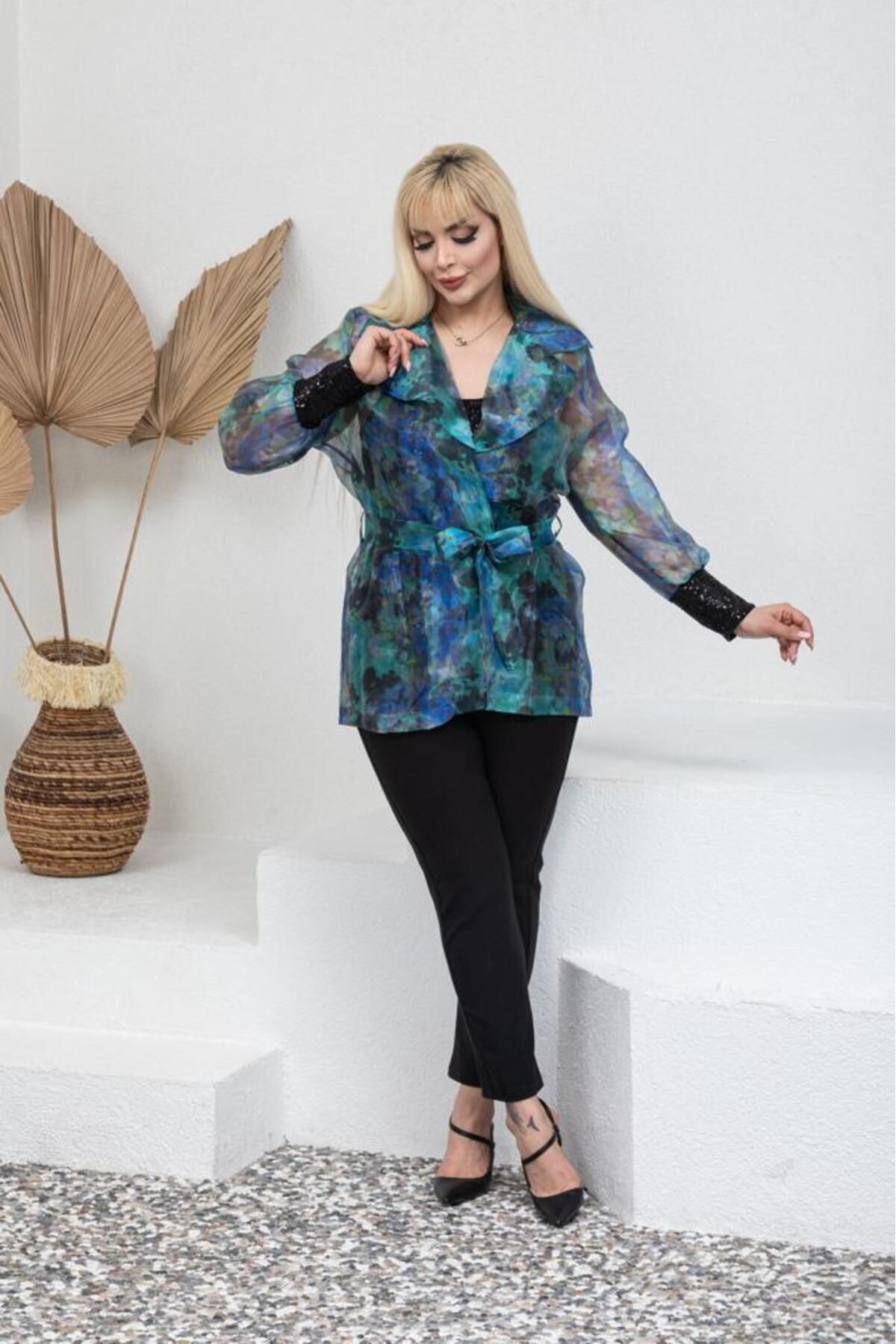 veste féminine ceinturée en organza mousseline de tulle design