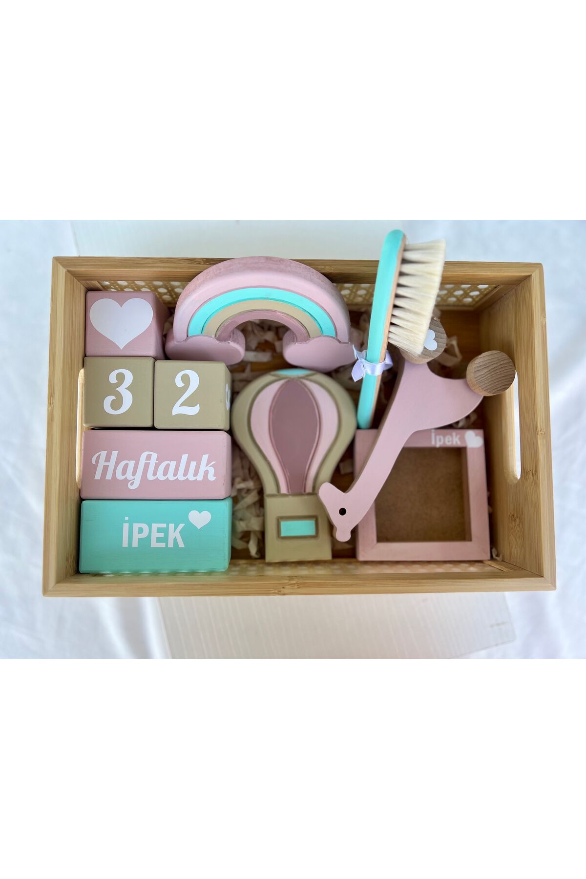 Bebek çekim anı küpü 3lü dekor obje isimli saç fırçası ahşap oyuncak (Renk Değiştirilebilit)