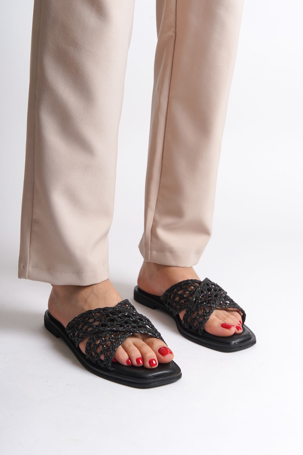 دمپایی مشکی زنانه حصیر چرمی واقعی Misis Crazy Flat Heels Dlippers Capone Outfitters