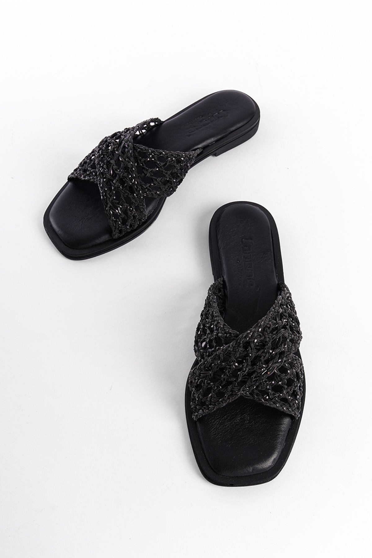 دمپایی مشکی زنانه حصیر چرمی واقعی Misis Crazy Flat Heels Dlippers Capone Outfitters