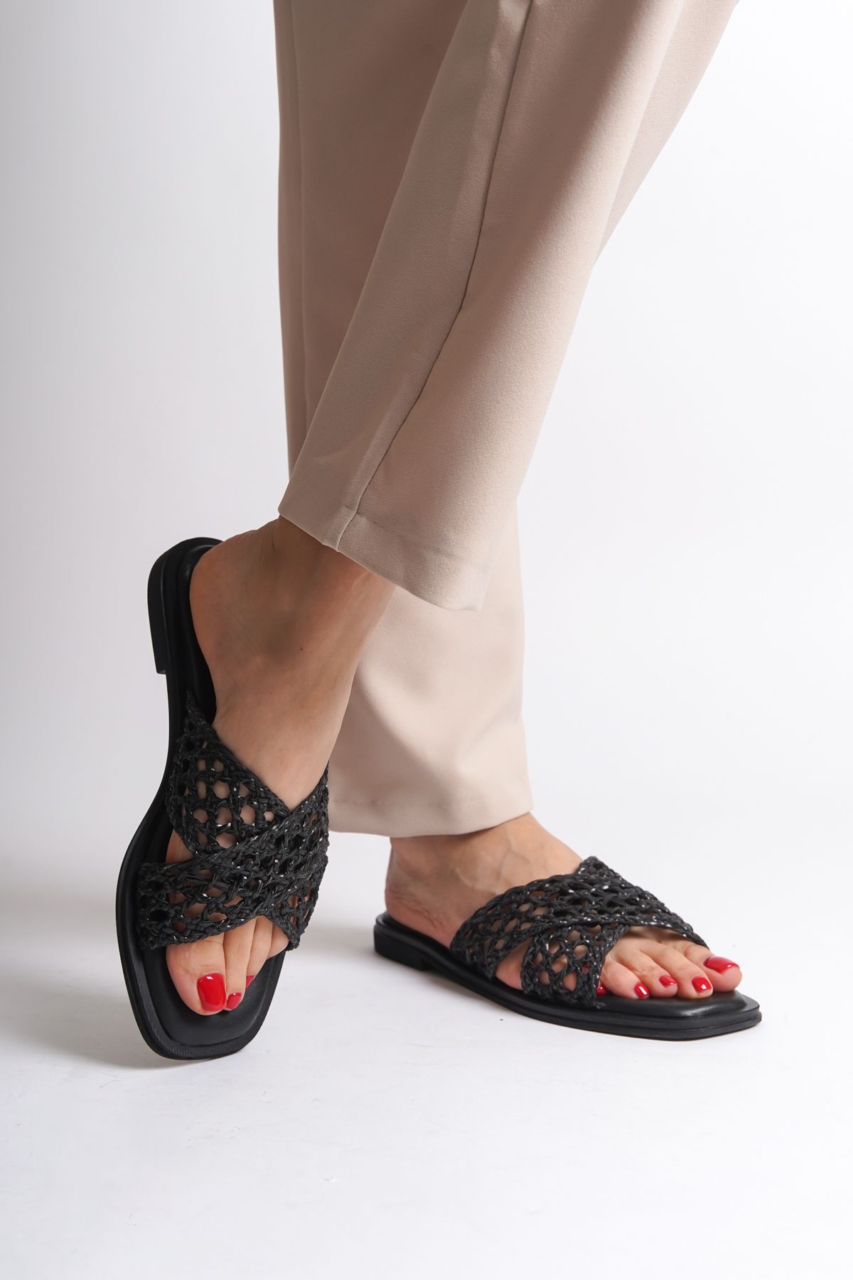 دمپایی مشکی زنانه حصیر چرمی واقعی Misis Crazy Flat Heels Dlippers Capone Outfitters