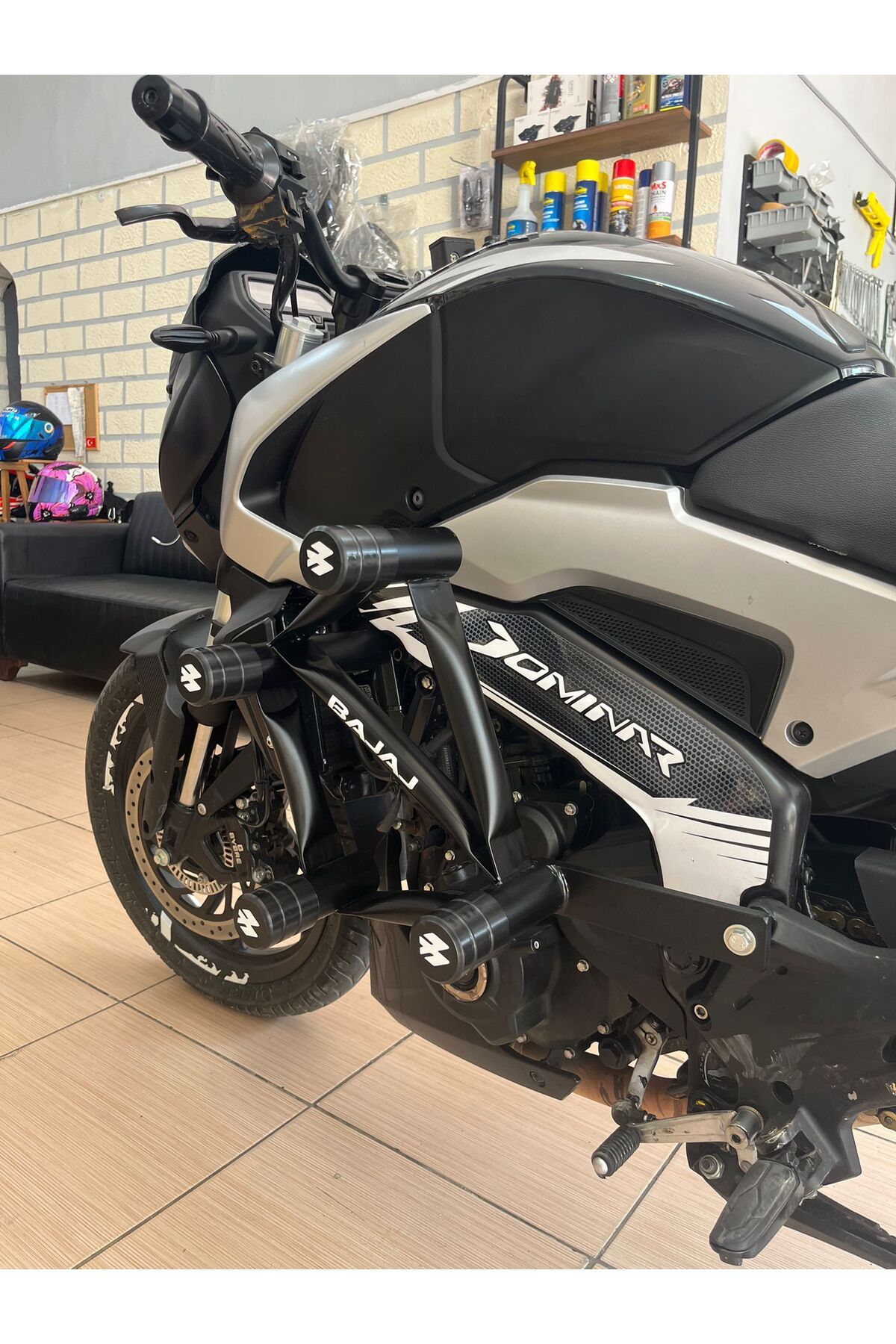 Bajaj dominar 250d outlet