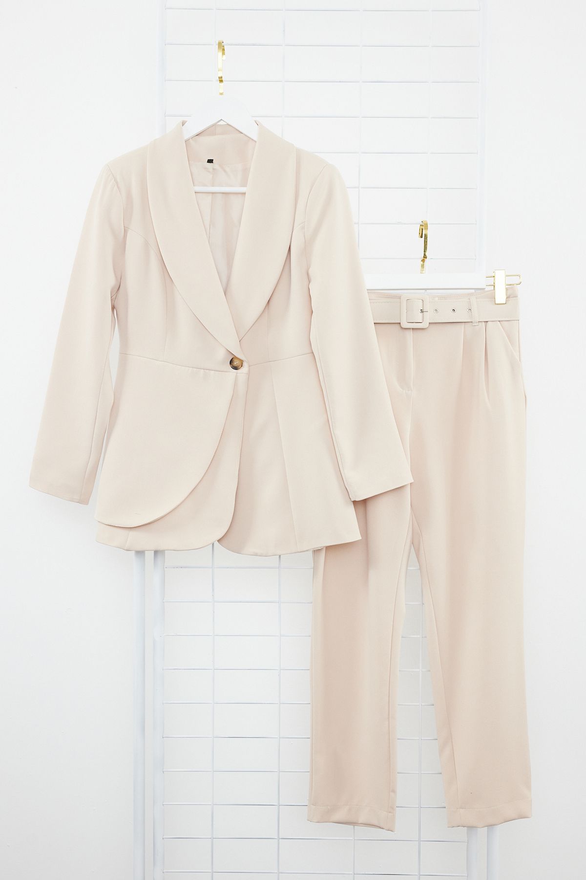 Trendyol Modest-Set aus Jacke, Hose und Oberteil mit gewölbtem Kreppfutter in Stein TCTSS24US00010 6