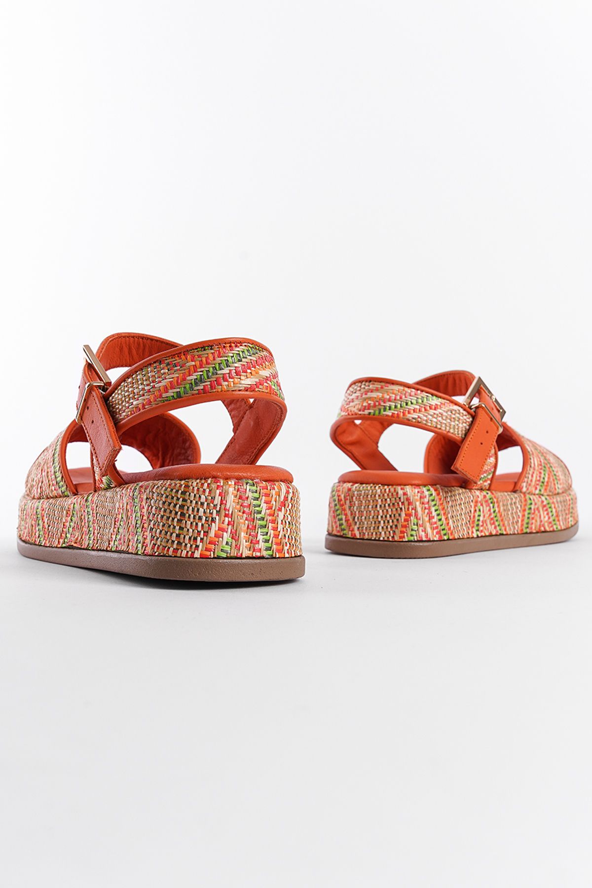 صندل سبز زنانه چرمی را با مارک از پرواز هدر دهید Capone Outfitters