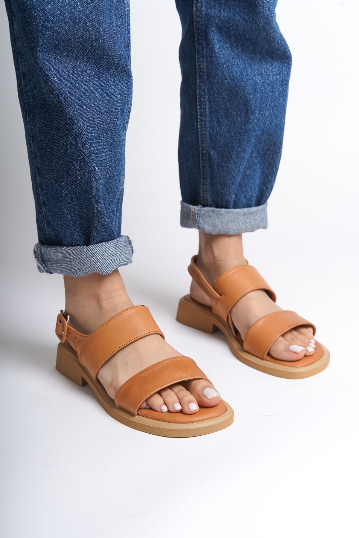 صندل چند رنگ زنانه باند دوتایی چرمی اصلی کومفورت های پاشنه کوتاه Capone Outfitters