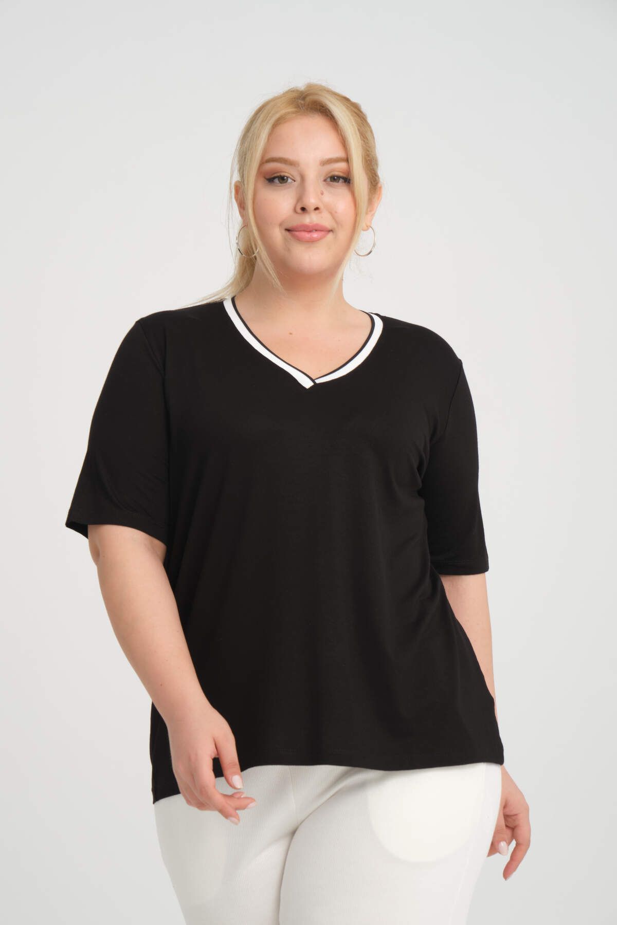 Nelly-Black Rib Detailed V-neck Short Sleeve Plus Size Women's Blouse 1
