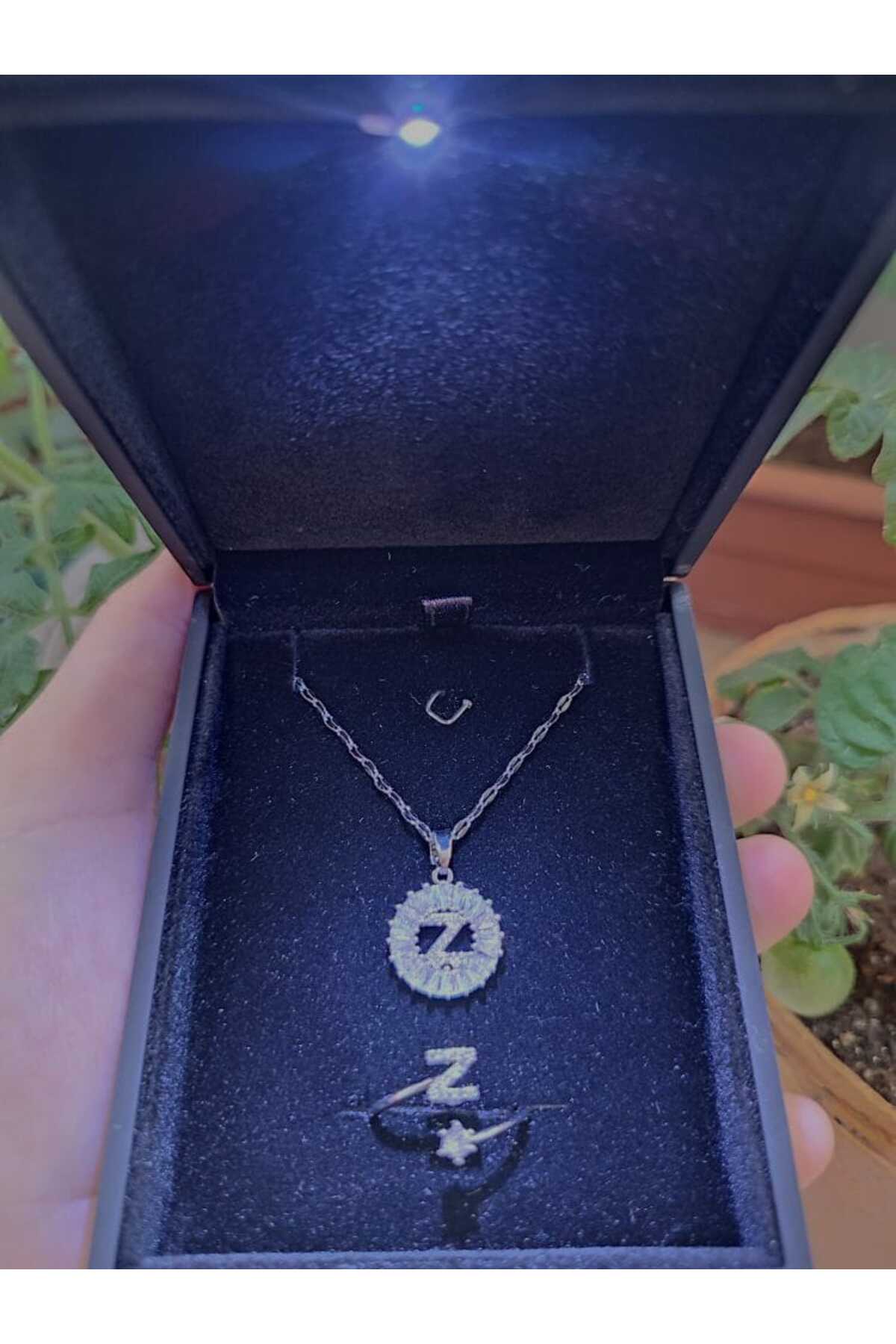 Işıklı Kutuda Harf Kolye Harf Yüzük Z Harfi Kolye  Set Kombin