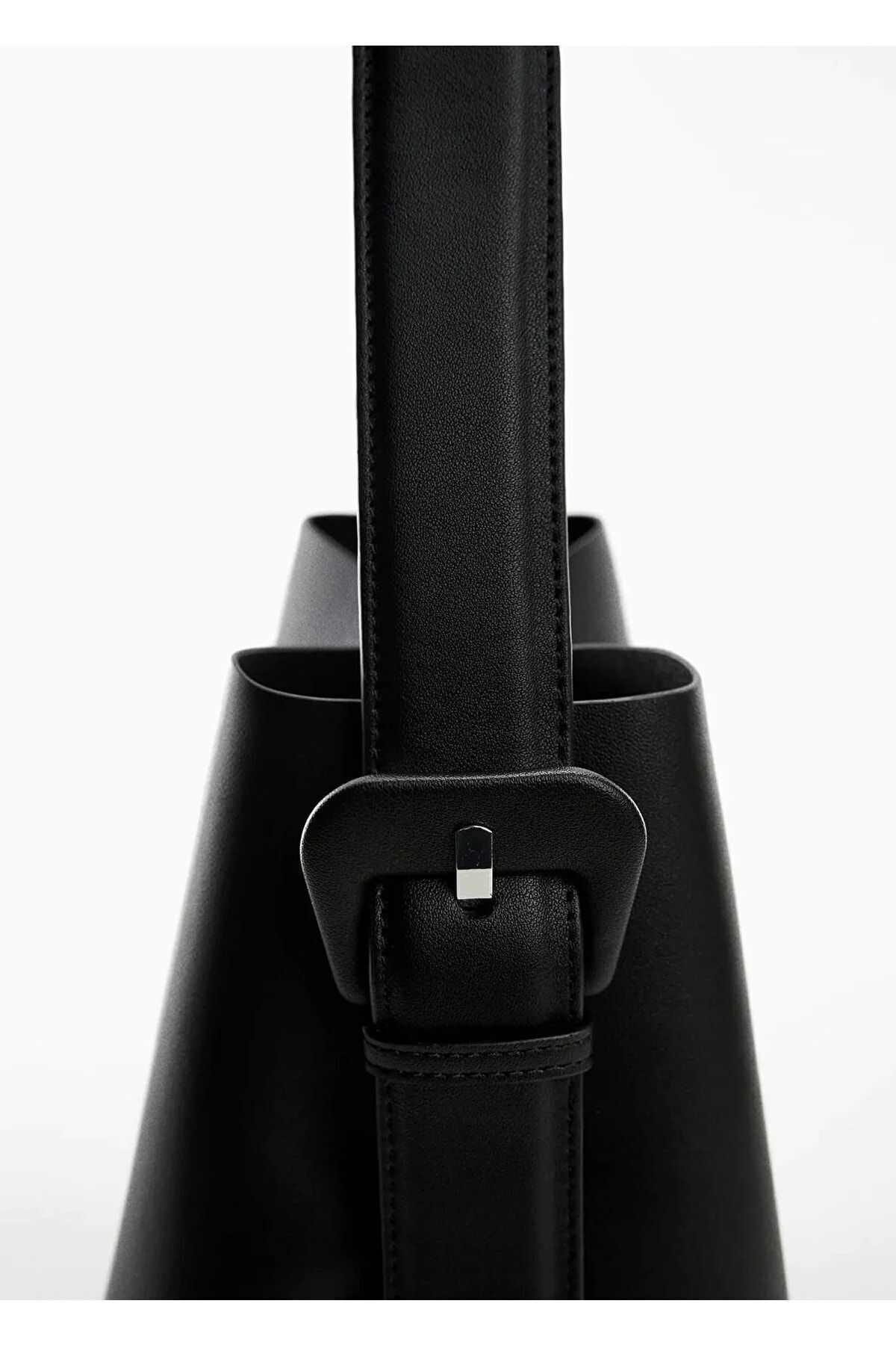 https://cdn.dsmcdn.com/ty1352/product/media/images/prod/QC/20240605/00/c81fc7a8-e264-3f9c-a046-1cd3b7d54eb3/1_org_zoom.jpg