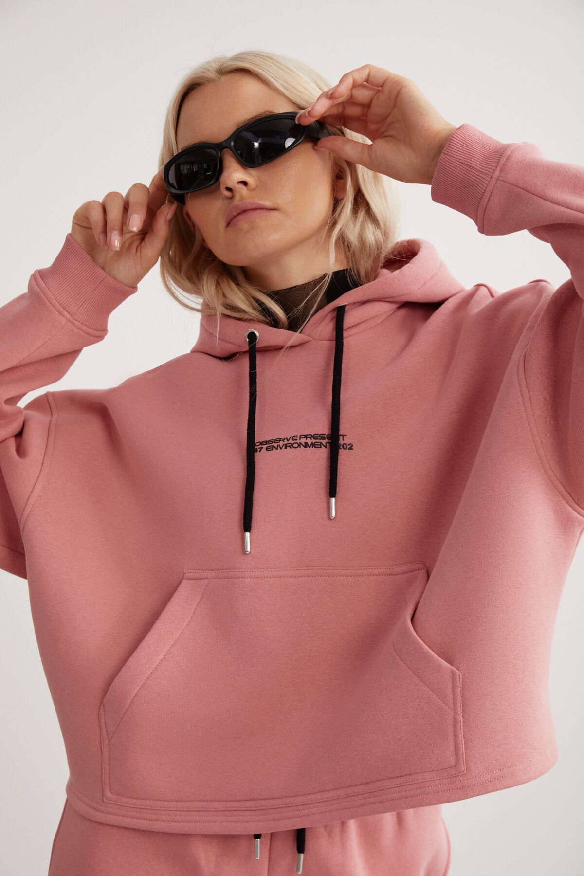 atenas relaxed fit sweat short rose à capuche de kangourou