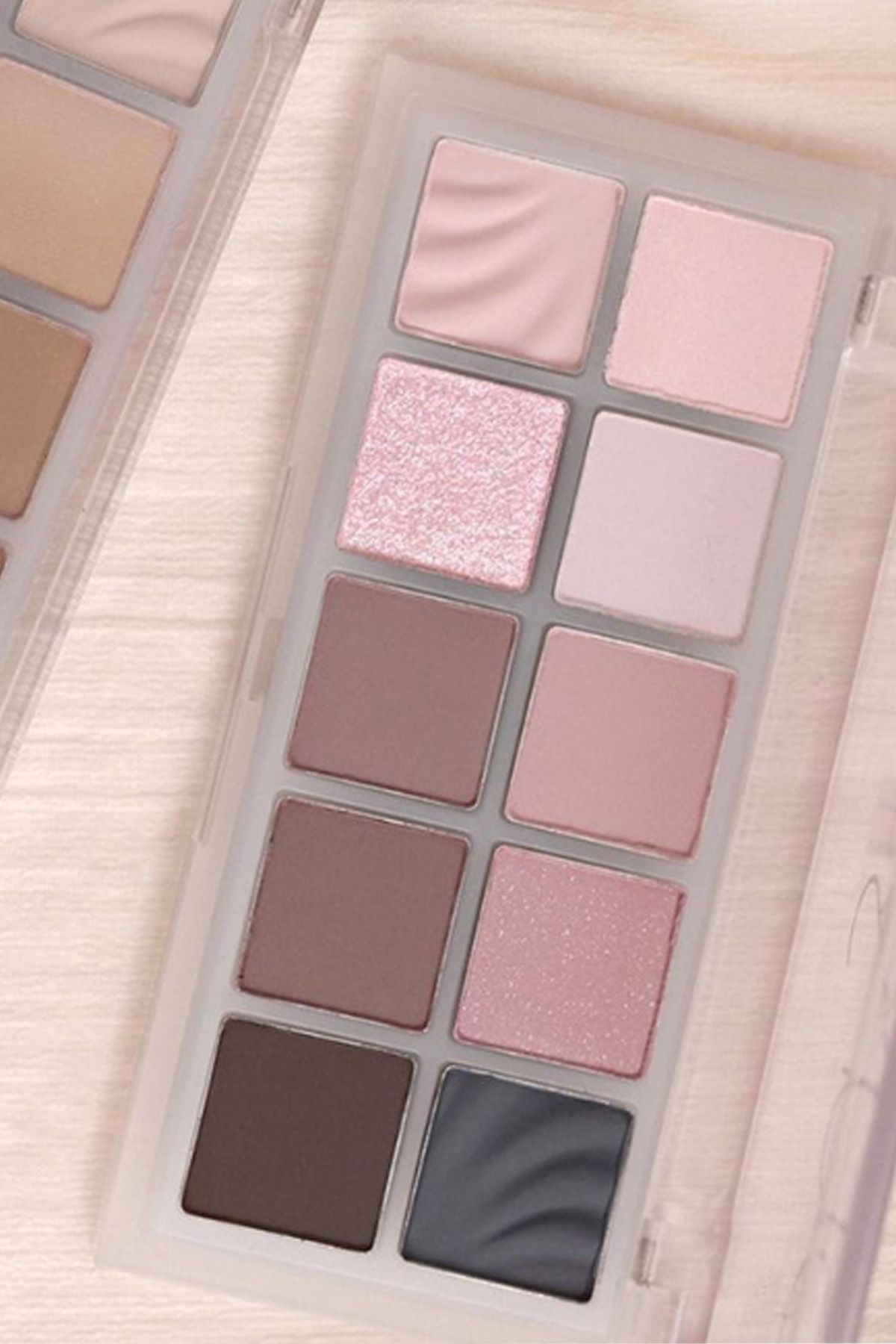 Romand-Better Than Intense Pigmented Spring Breeze Headlight Palette Odd Breeze Garden (Vi̇oni̇ne) 3