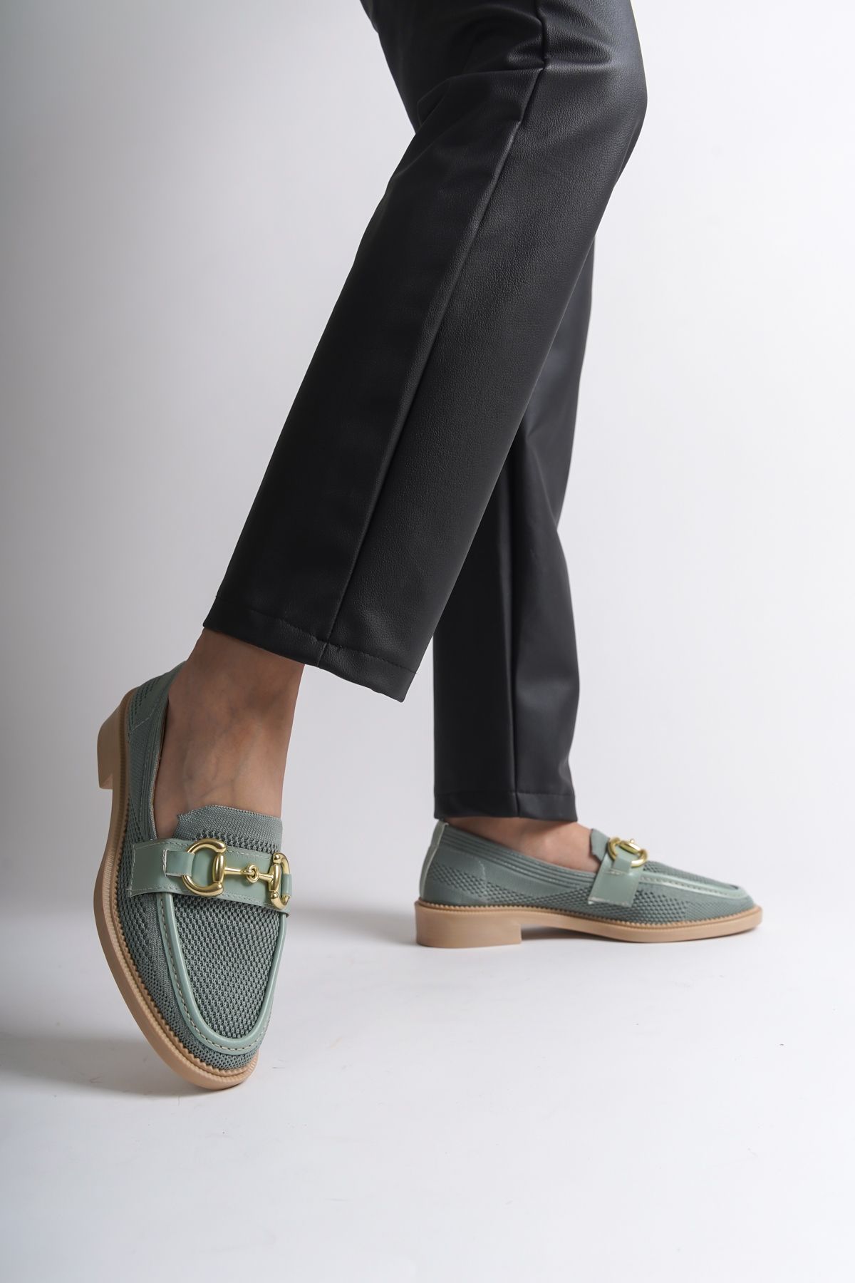 لوفر سبز زنانه کفش دست و پنجه نرم فلزی Capone Outfitters