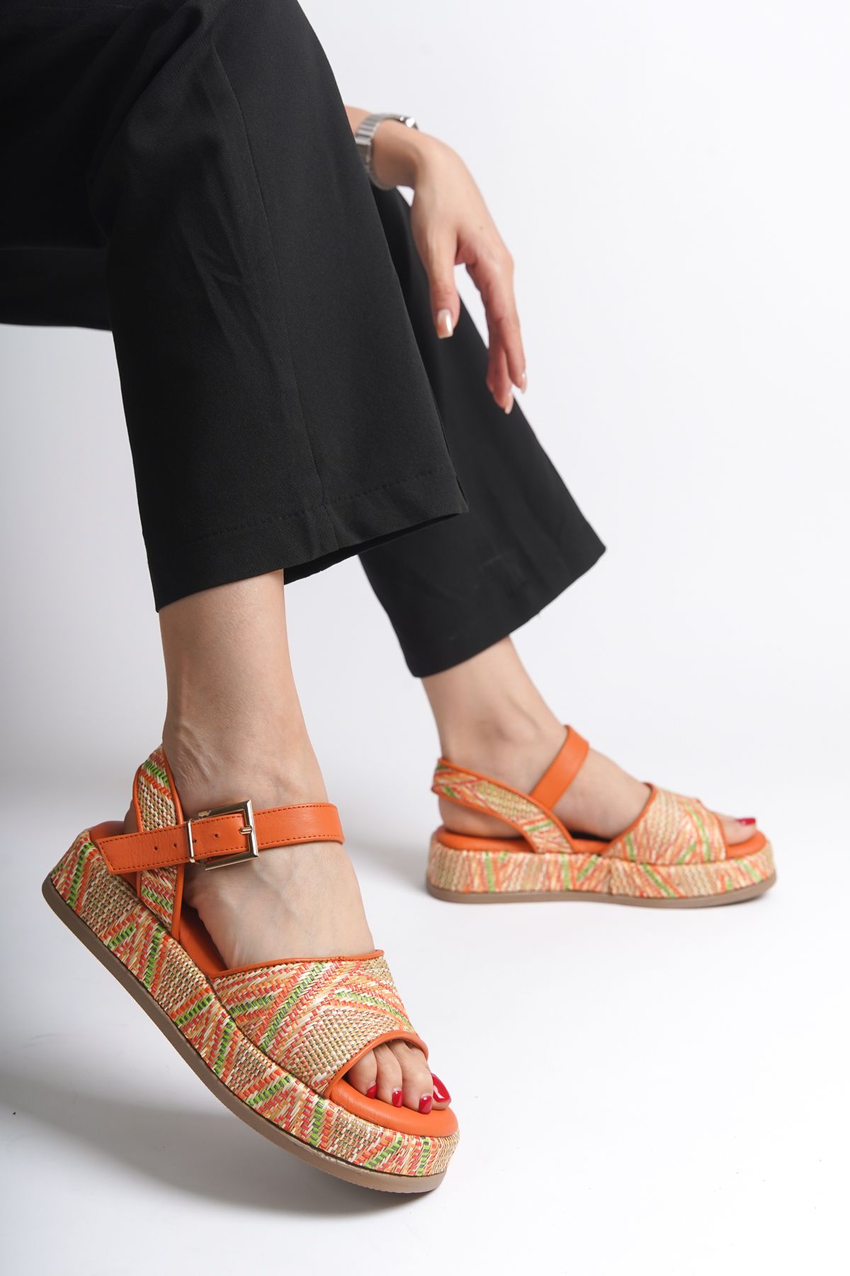 صندل سبز زنانه چرمی را با مارک از پرواز هدر دهید Capone Outfitters