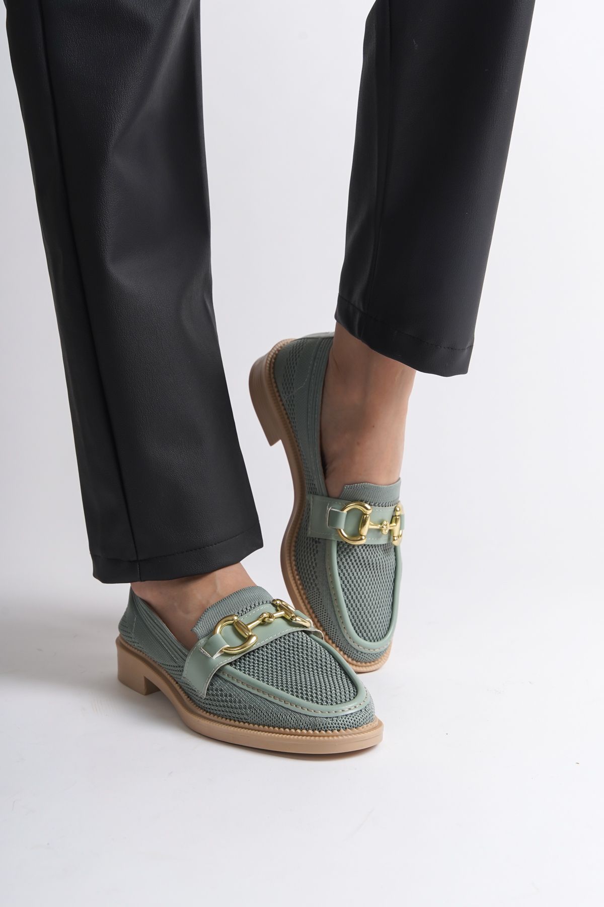 لوفر سبز زنانه کفش دست و پنجه نرم فلزی Capone Outfitters