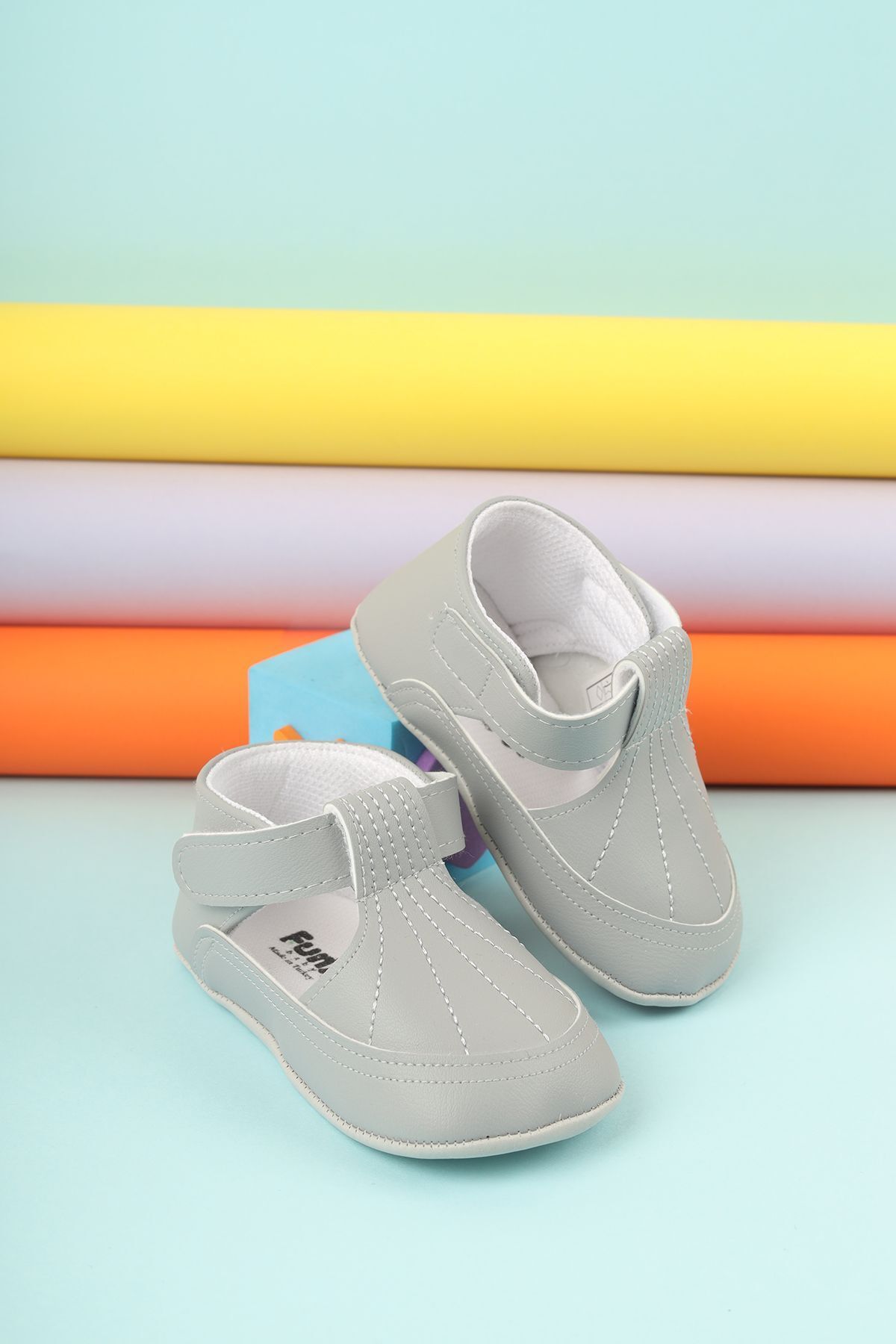 chaussures unisexes respirantes blanches et confortables pour bébés adaptées aux peaux sensibles