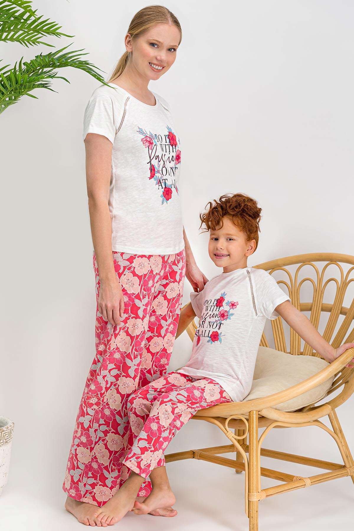 Arnetta-Set pijamale cu maneca scurta brodata roz violet crem pentru fetita 2