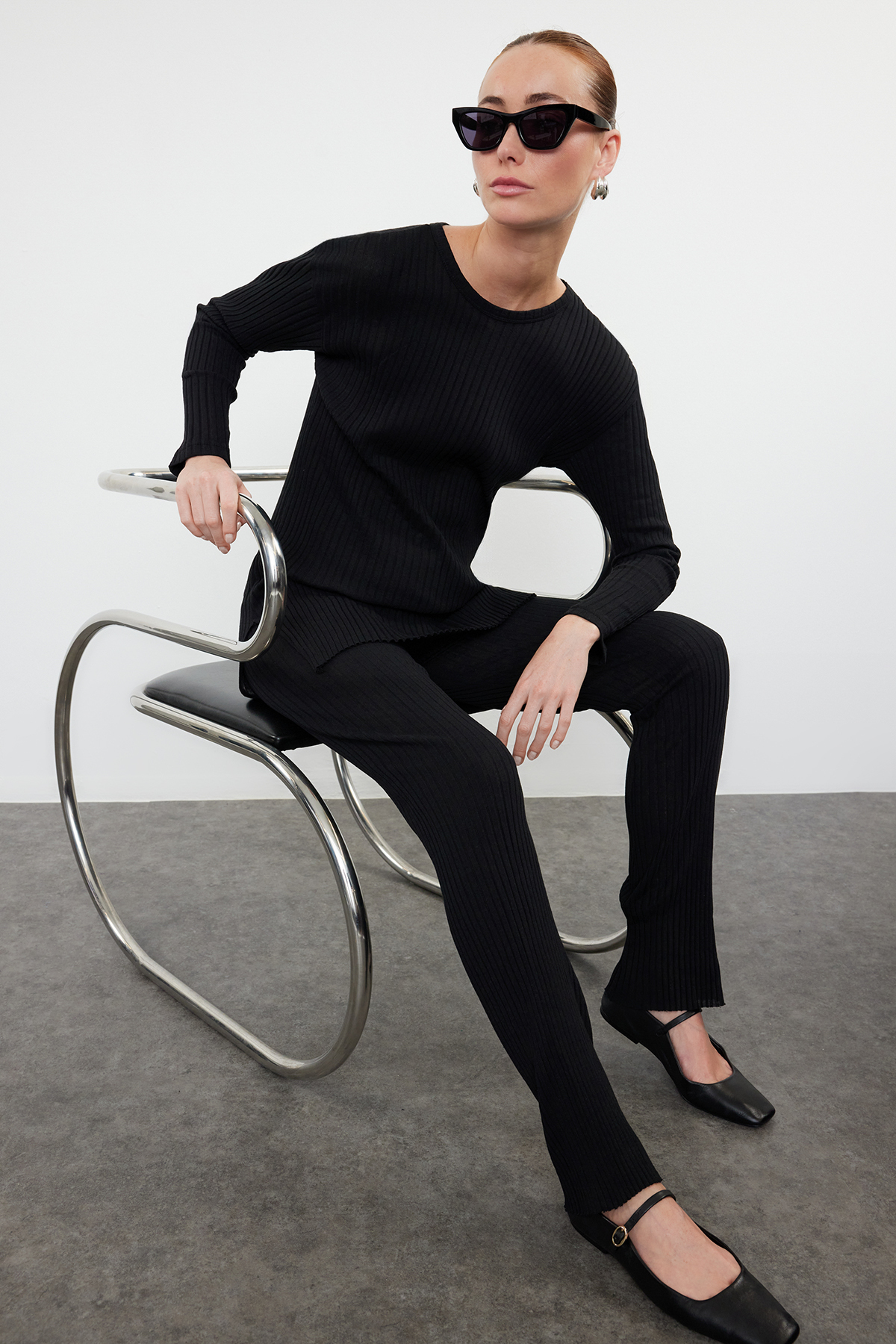 Trendyolmilla  Siyah Bisiklet Yaka Fitilli Esnek Örme Bluz ve Pantolon Alt-Üst Takım TWOAW25AU00061