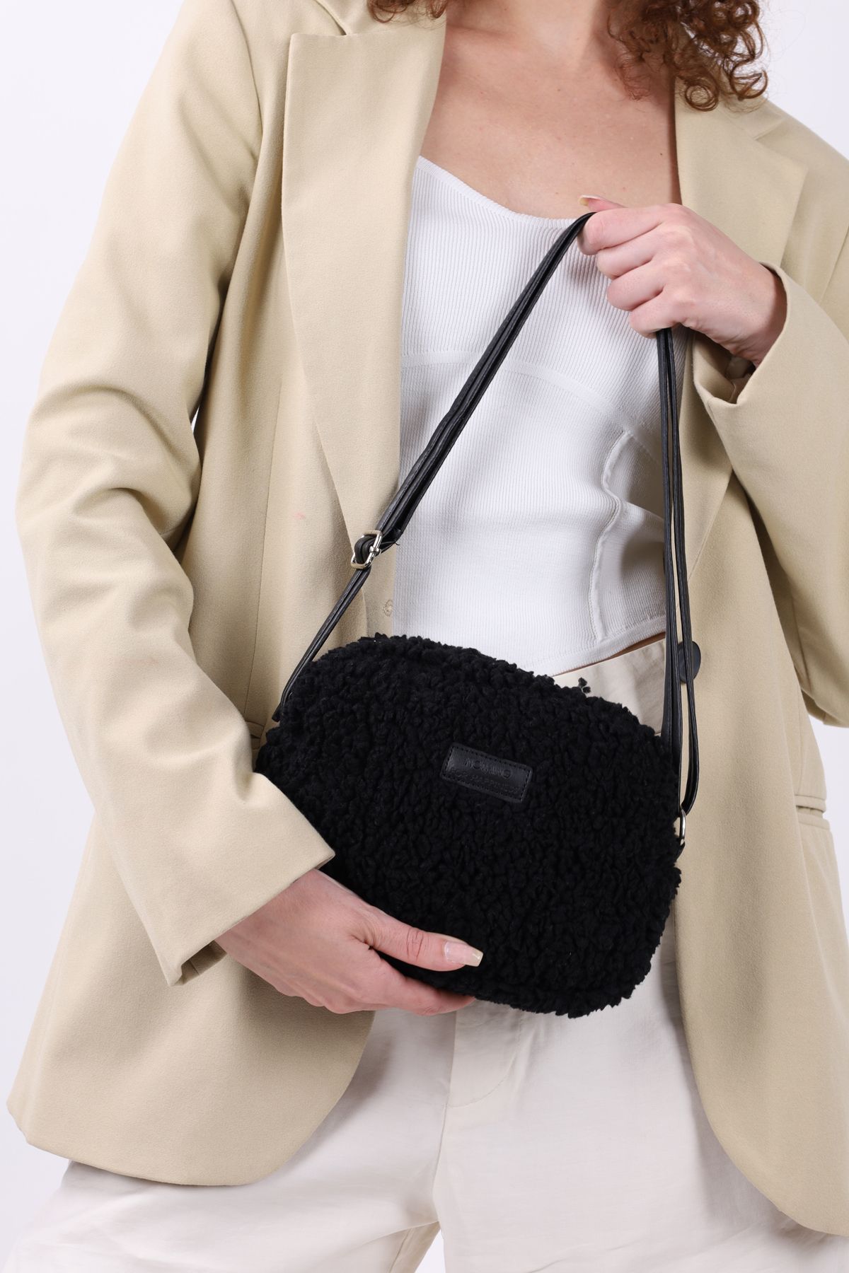 https://cdn.dsmcdn.com/ty1354/product/media/images/prod/QC/20240606/11/f12fab75-a7b6-3ebc-b1f2-3495b923447c/1_org_zoom.jpg