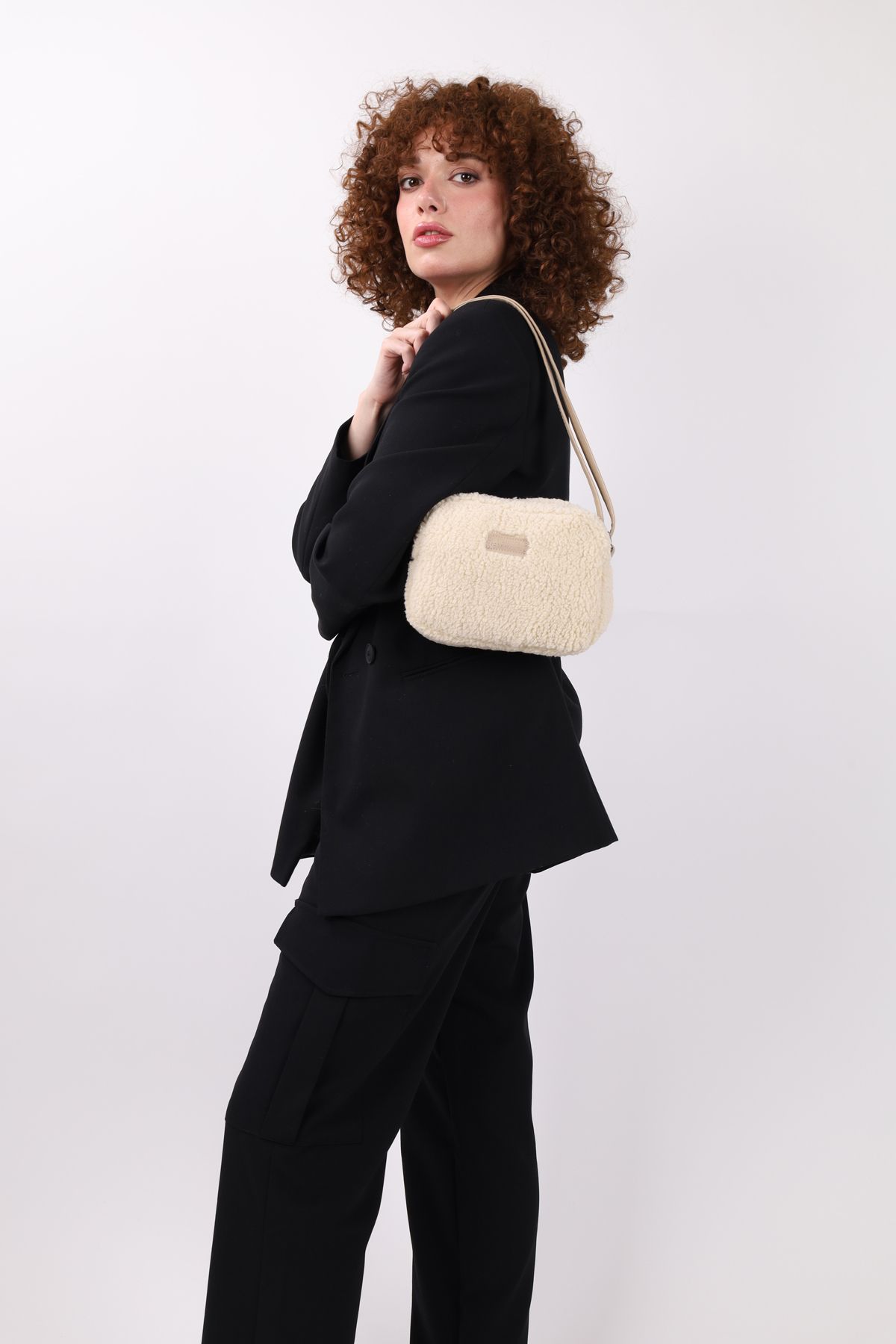 https://cdn.dsmcdn.com/ty1354/product/media/images/prod/QC/20240606/11/f995d2ec-fdaa-3454-bafd-5053360b3978/1_org_zoom.jpg