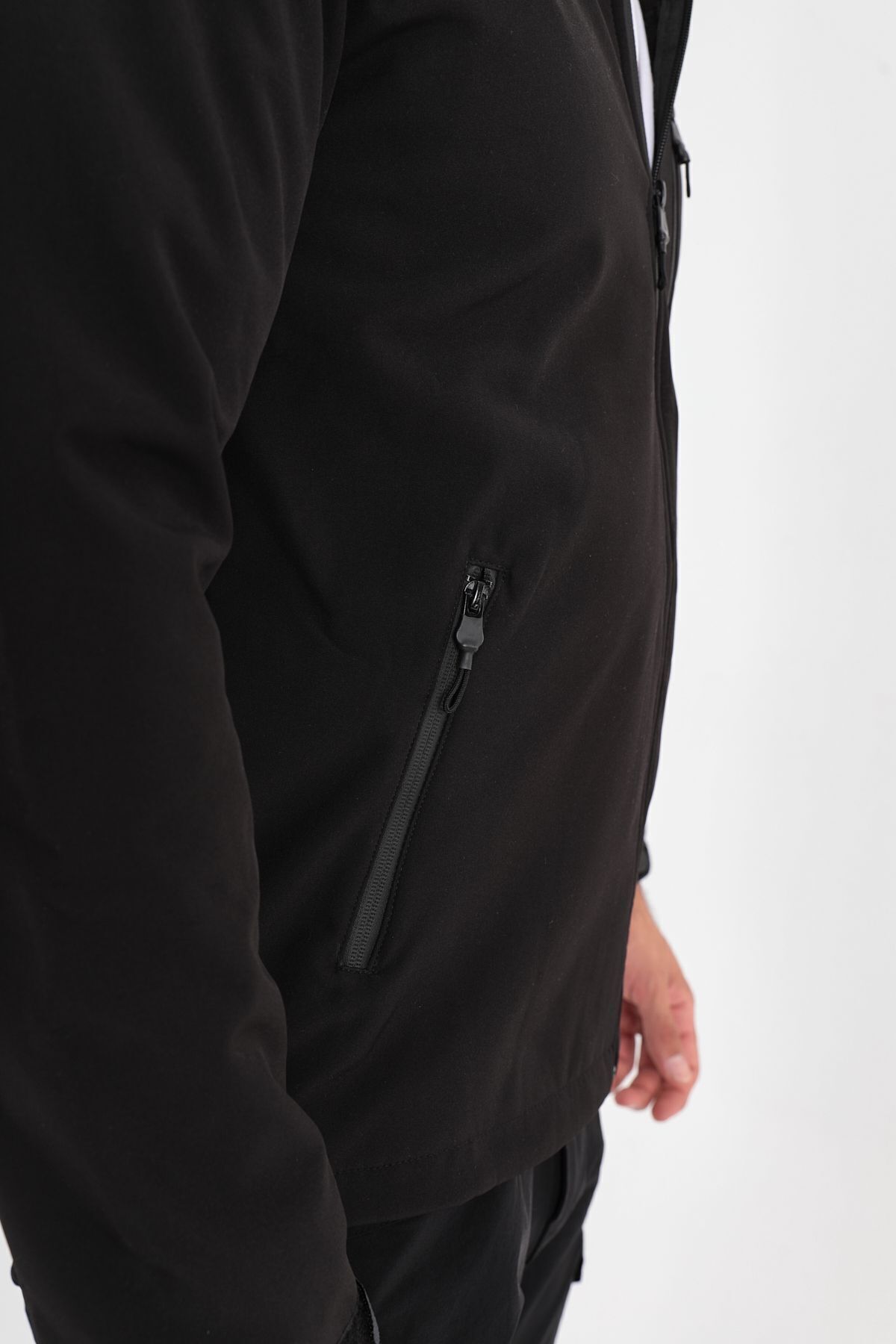 Camp457 Outdoor Softshell Su Ve Rüzgara Dayanıklı Içi Polar Seyyar Kapüşonlu Erkek Siyah Taktik Mont — مشکی camp457 — تصویر 4 از 8