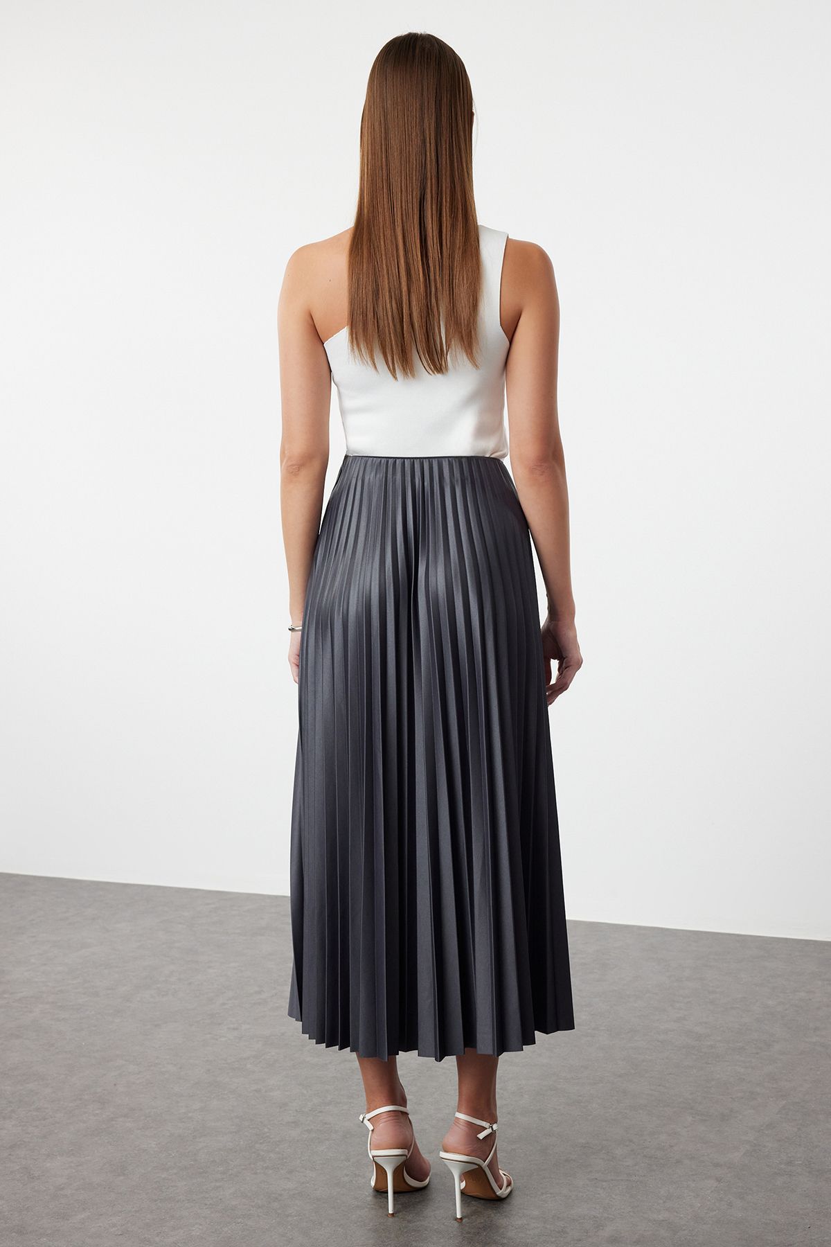 Trendyol Collection-Anthrazitfarbener, plissierter, gerader A-Linien-Strickrock TWOSS24ET00041 5