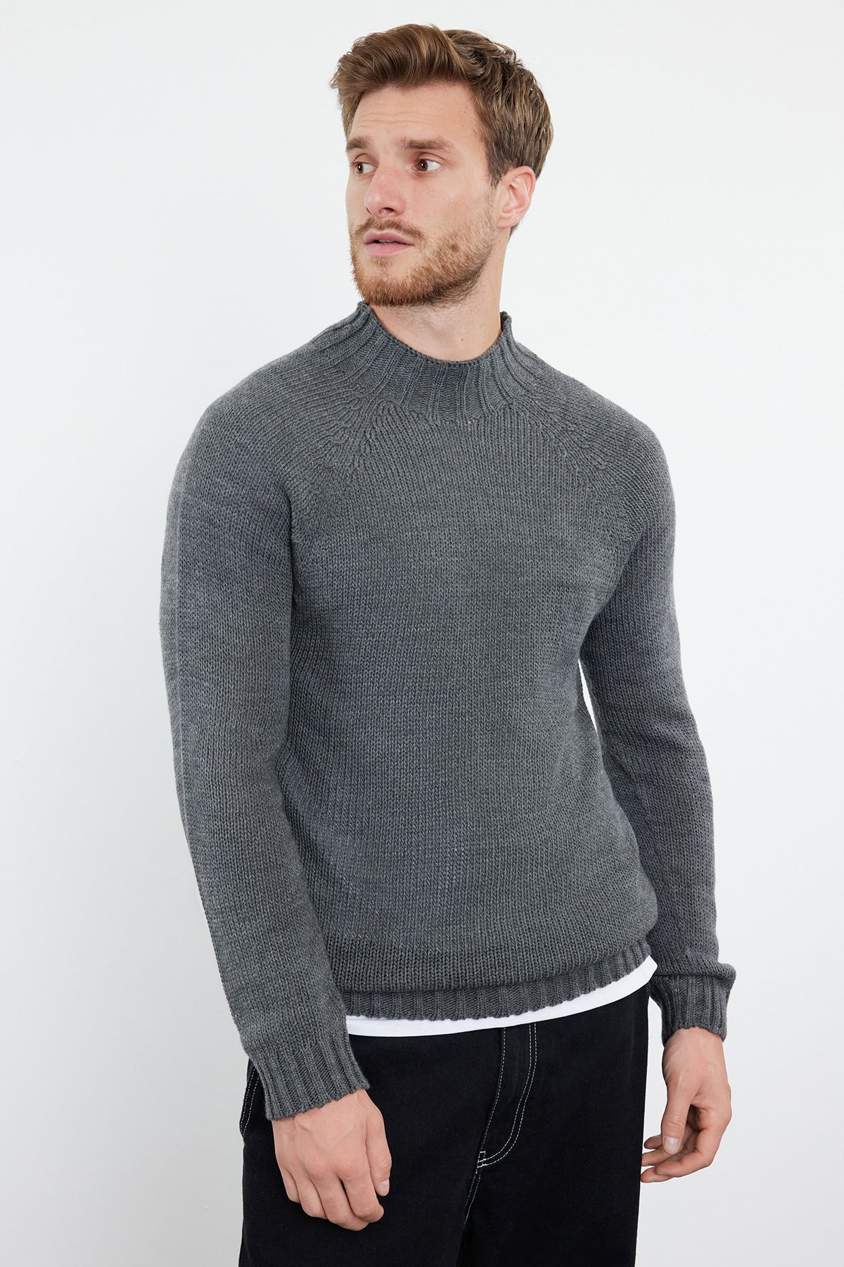 Trendyol Collection Antracytowy Sweter Z Dzianiny Slim Fit Half Turtleneck Raglan Sleeve - Tmnaw25kz00002 Mężczyzna - L