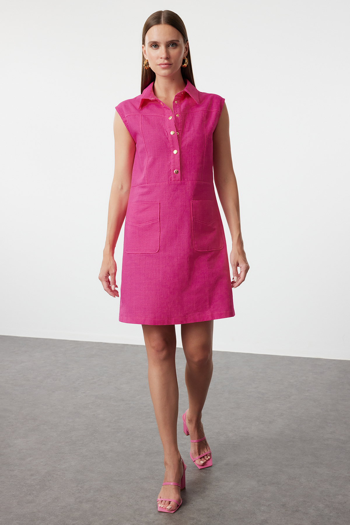 Trendyolmilla  Fuşya Düz Kesim Cepli Gömlek Yaka Keten Görünümlü Mini Dokuma Elbise TWOSS22EL1068 - Görsel 2