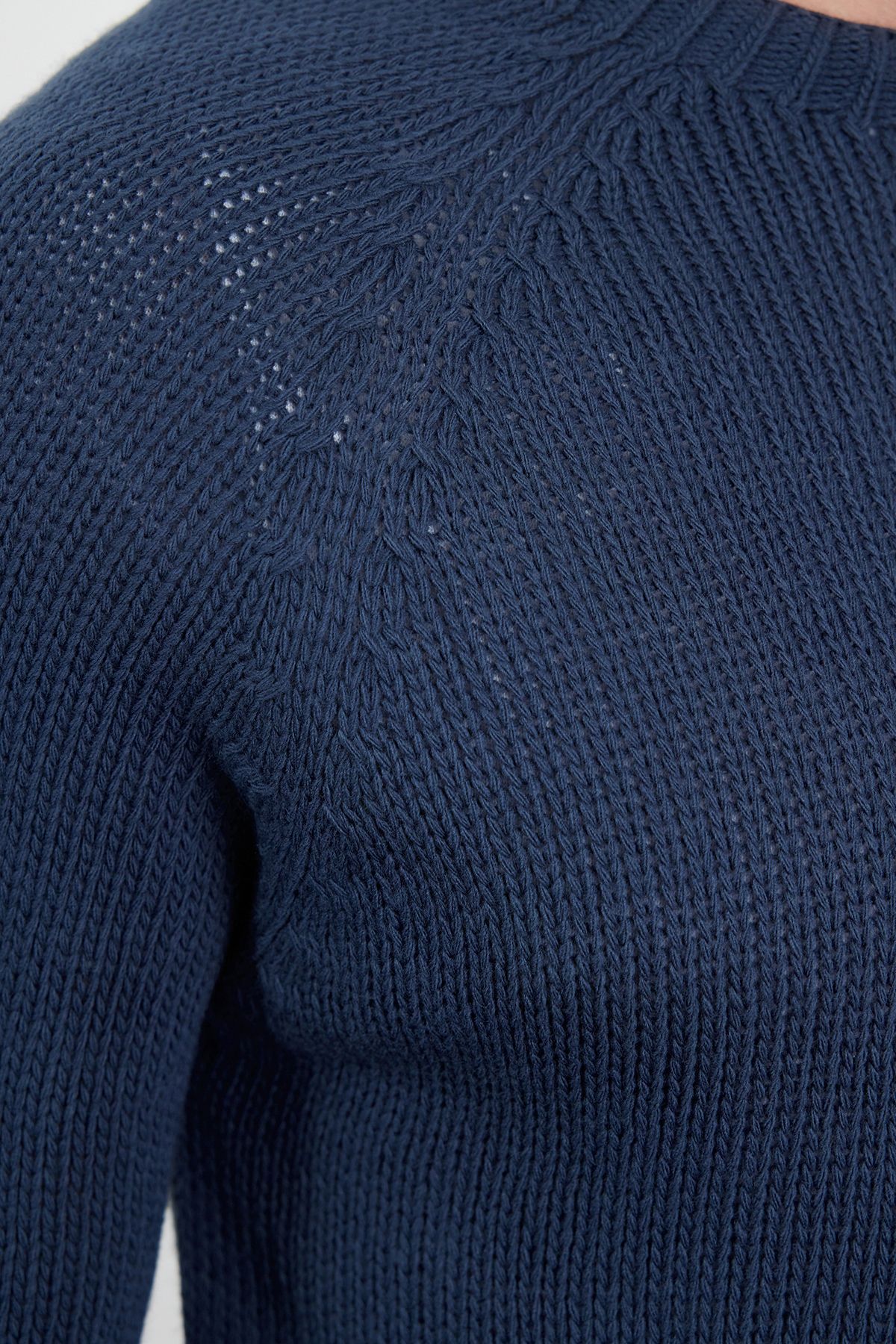 Trendyol Collection-Pulover tricotat cu mâneci raglan, cu decolteu subțire Indigo - TMNAW25KZ00000 4