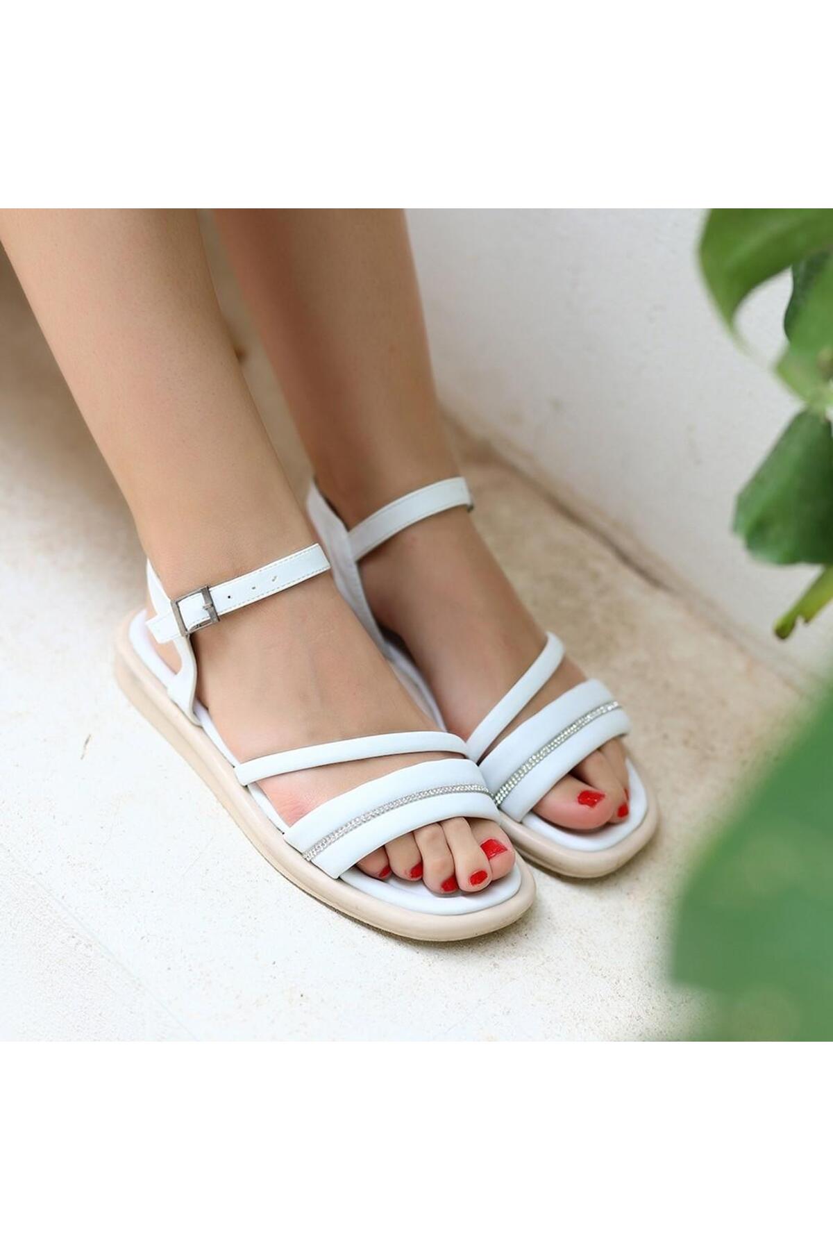 Okya Beyaz Cilt Boncuk İşlemeli Terlik