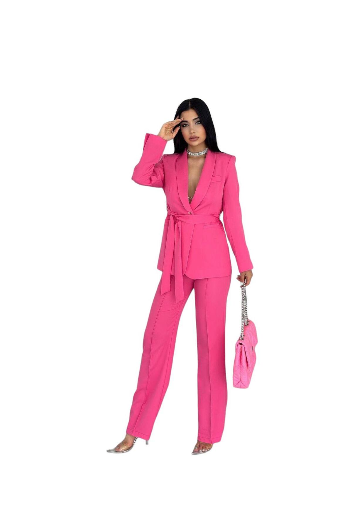 Kadın Takım Elbise Pembe Kemerli Şal Yaka Blazer Ceket Boru Paça Pantolon