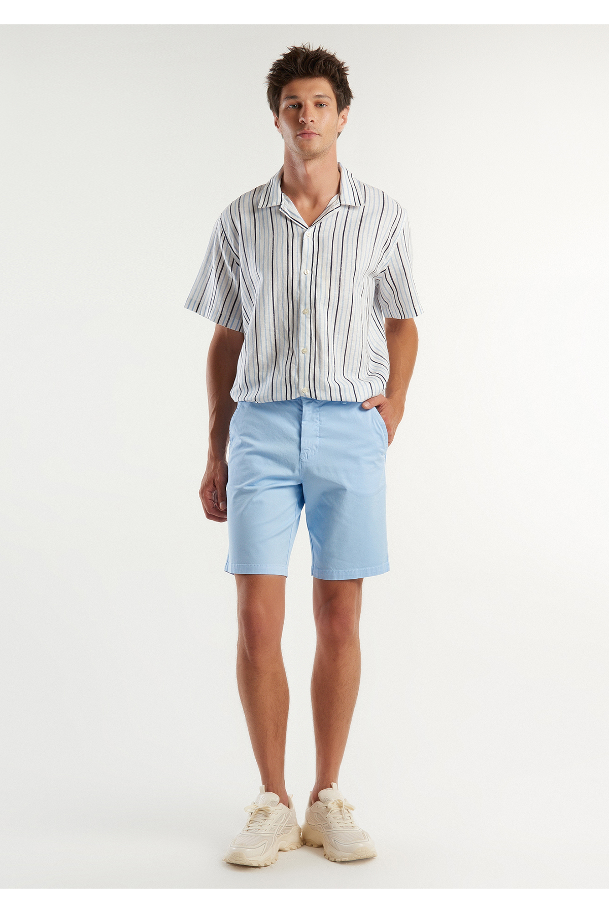 یونایتد کالرز آو بنتون شلوارک برمودای مردانه مدل چینو آبی روشن