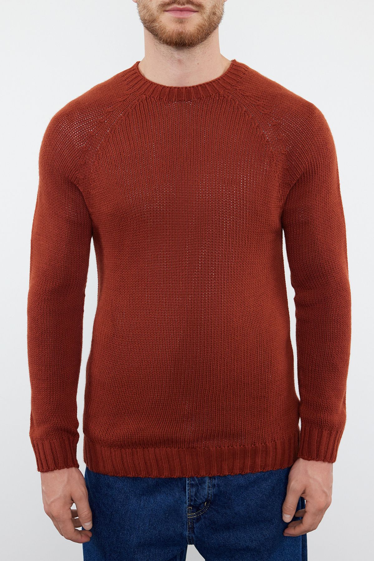 Trendyol Collection-Ziegelfarbener Slim-Fit-Strickpullover mit Rundhalsausschnitt – Raglanärmel TMNAW25KZ00000 3